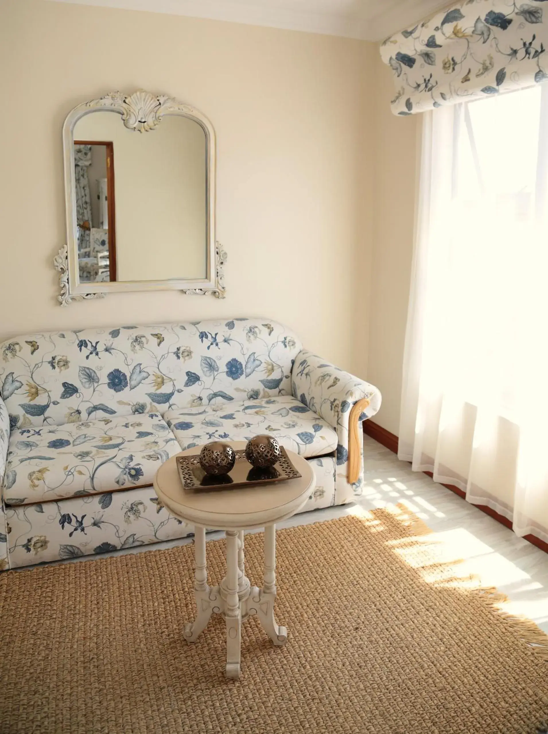 Seating area, Bed in Misty Waves Boutique Hotel