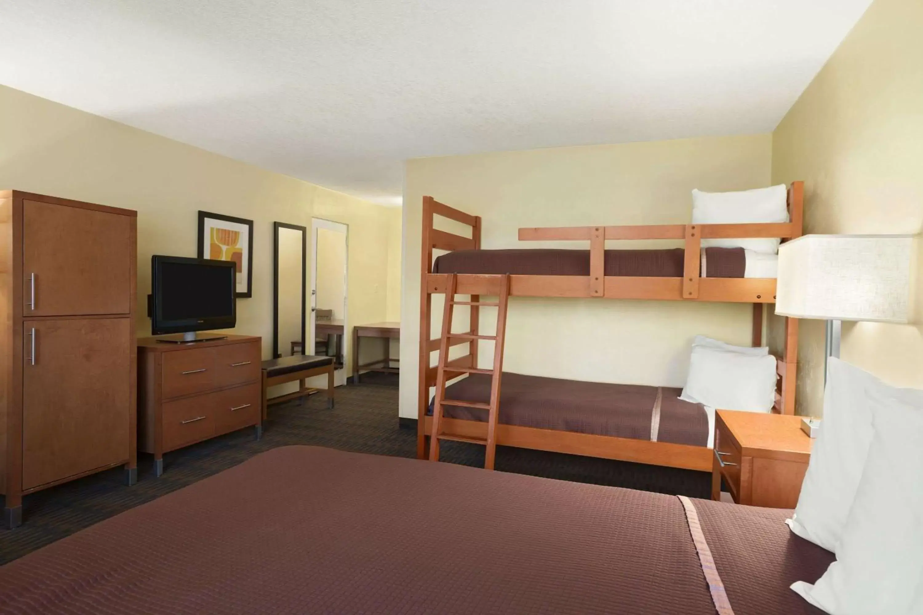 Photo of the whole room, Bunk Bed in Howard Johnson by Wyndham San Diego Sea World