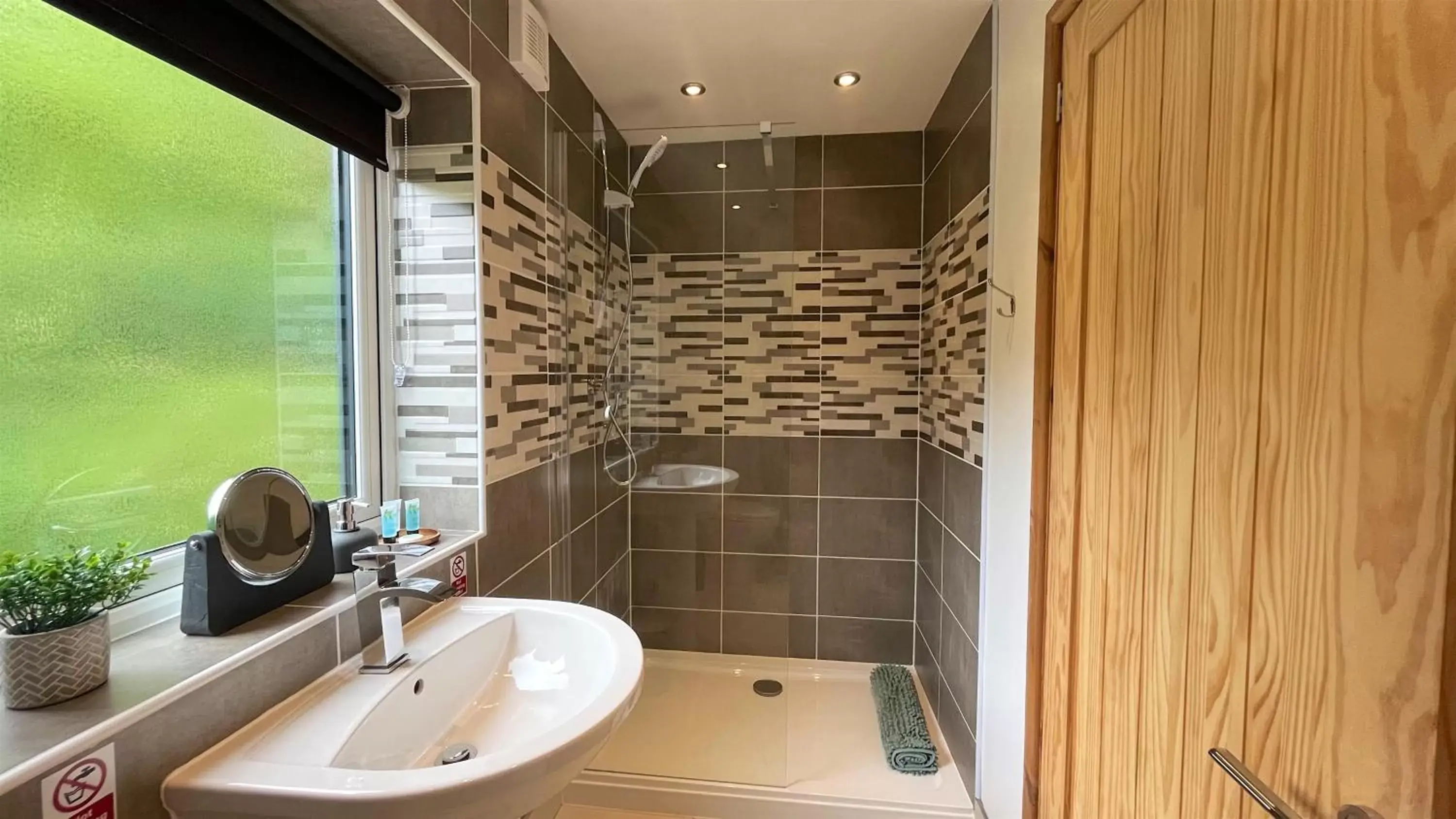 Bathroom in Shenstone Lodge