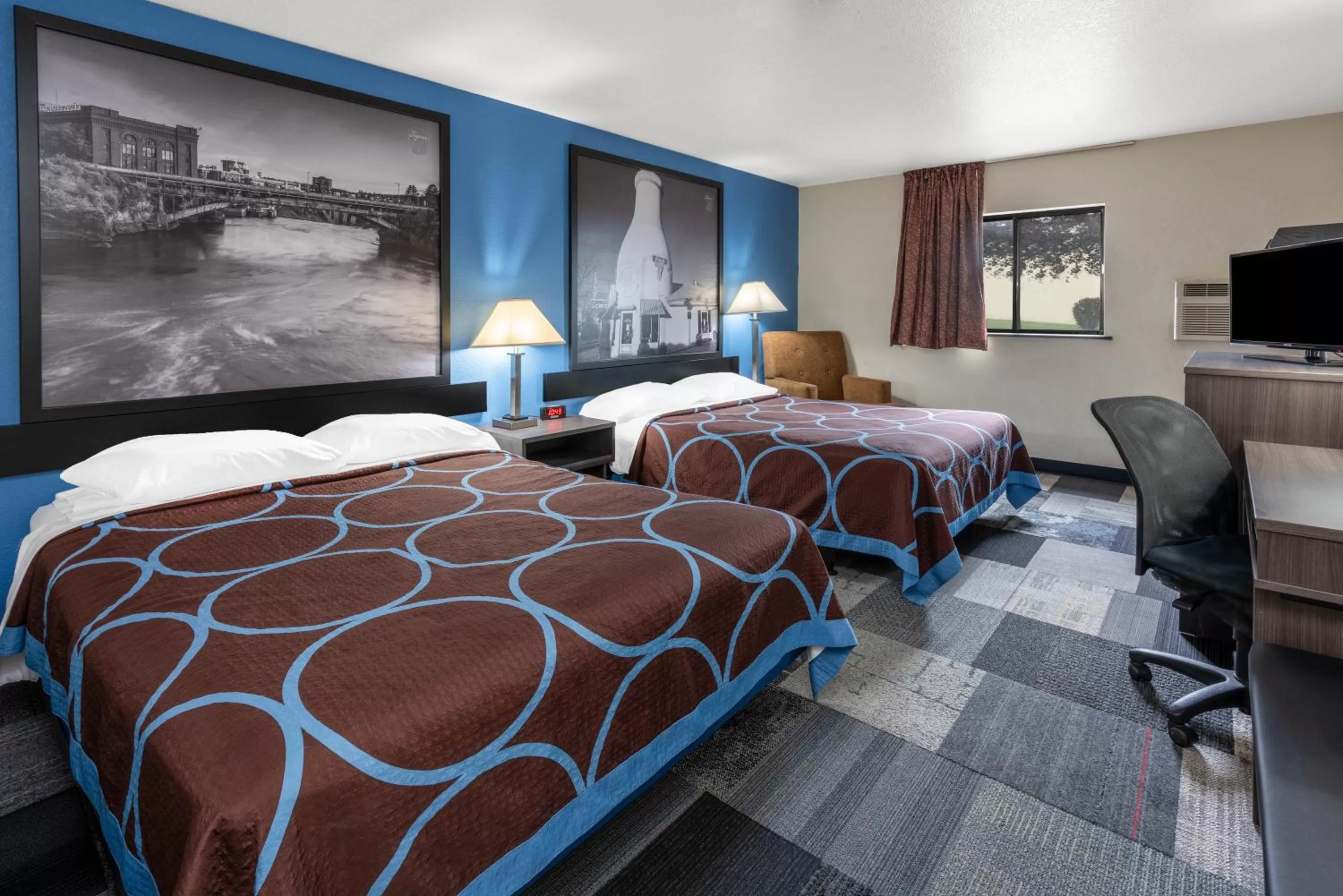 Photo of the whole room, Bed in Super 8 by Wyndham Spokane Valley