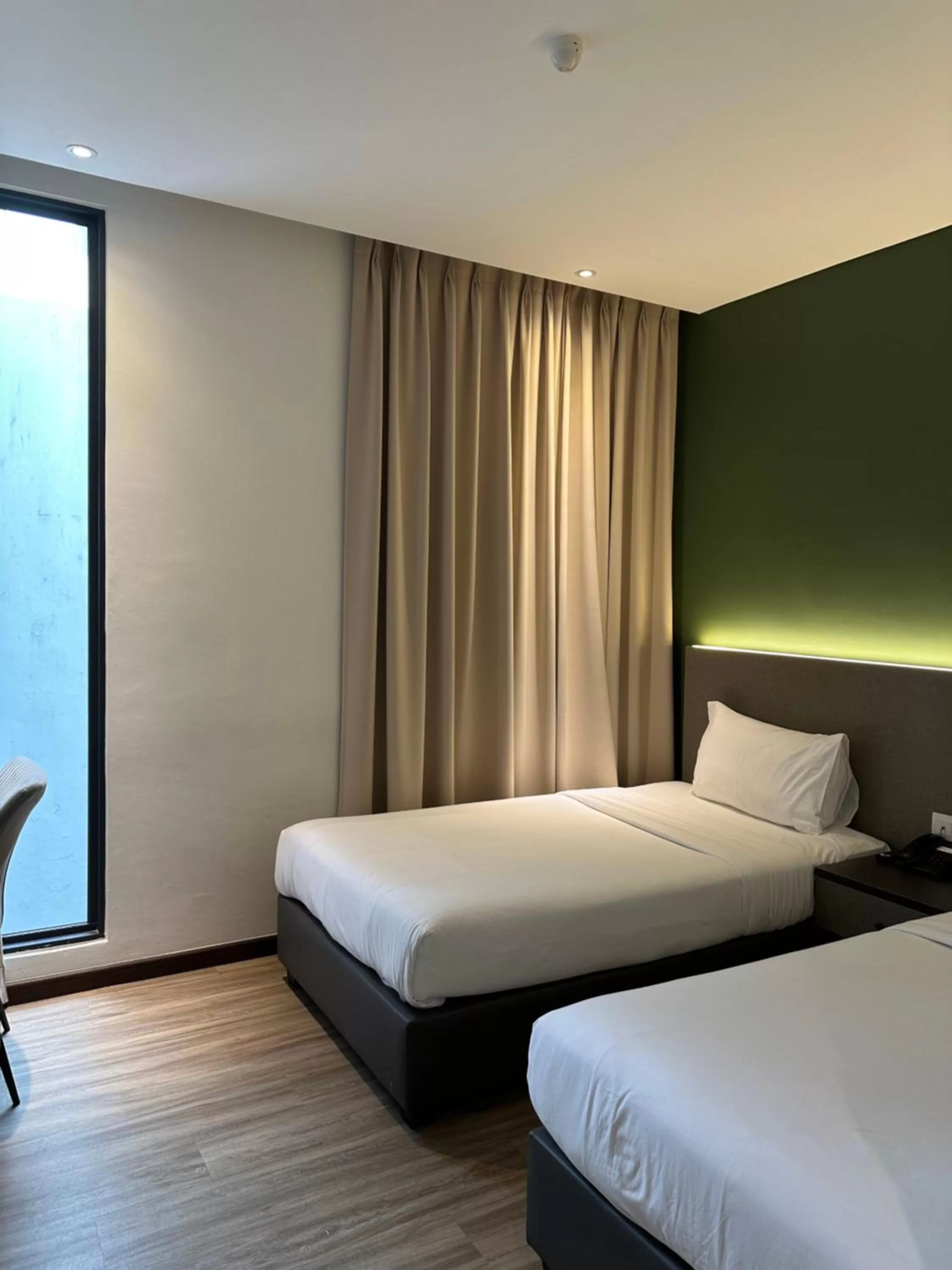 Bedroom, Bed in The Gallivant Hotel