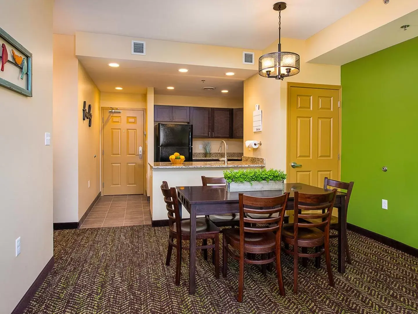 Kitchen or kitchenette, Dining Area in The Resort at Governor's Crossing