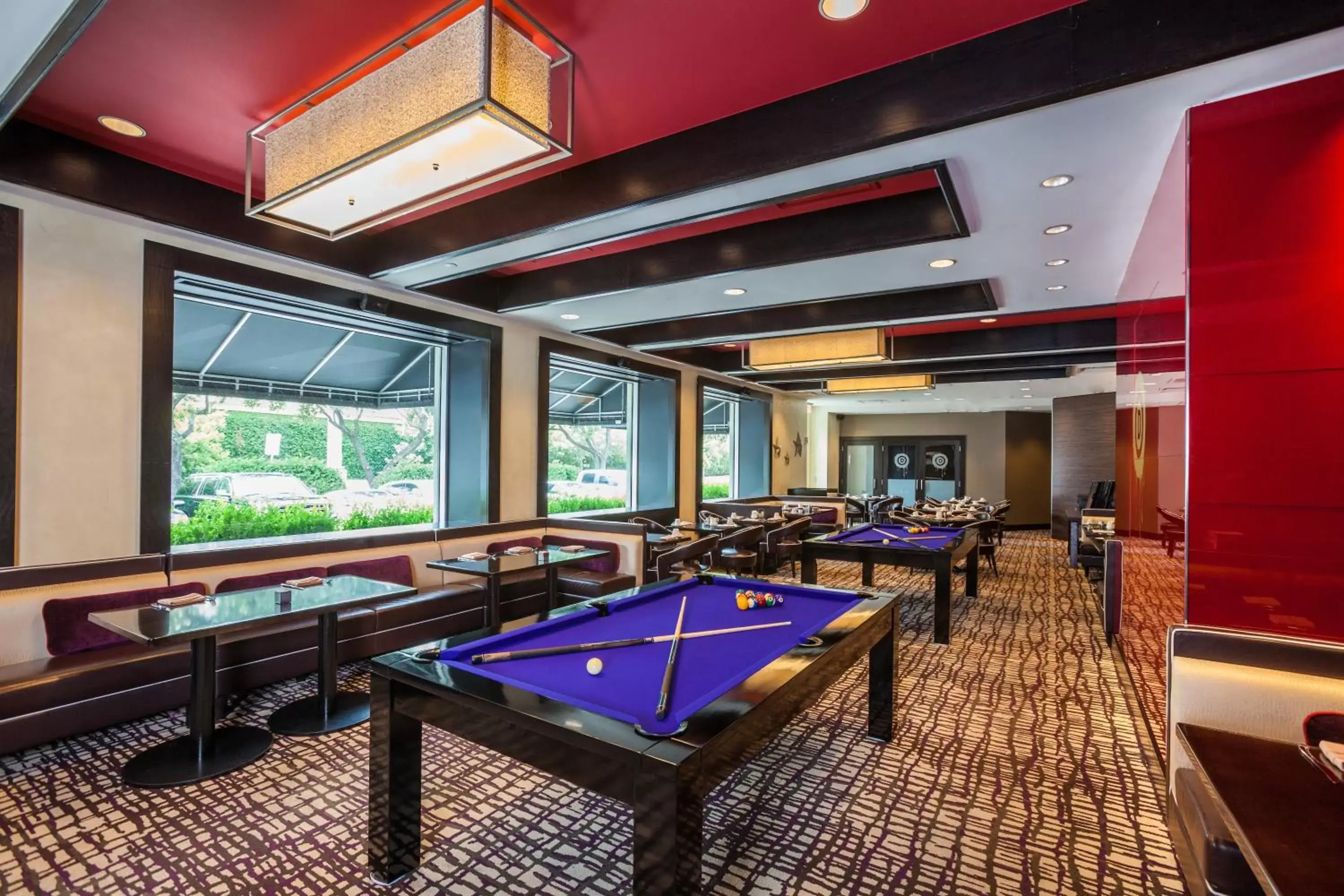 Game Room, Billiards in Hotel Derek Houston Galleria