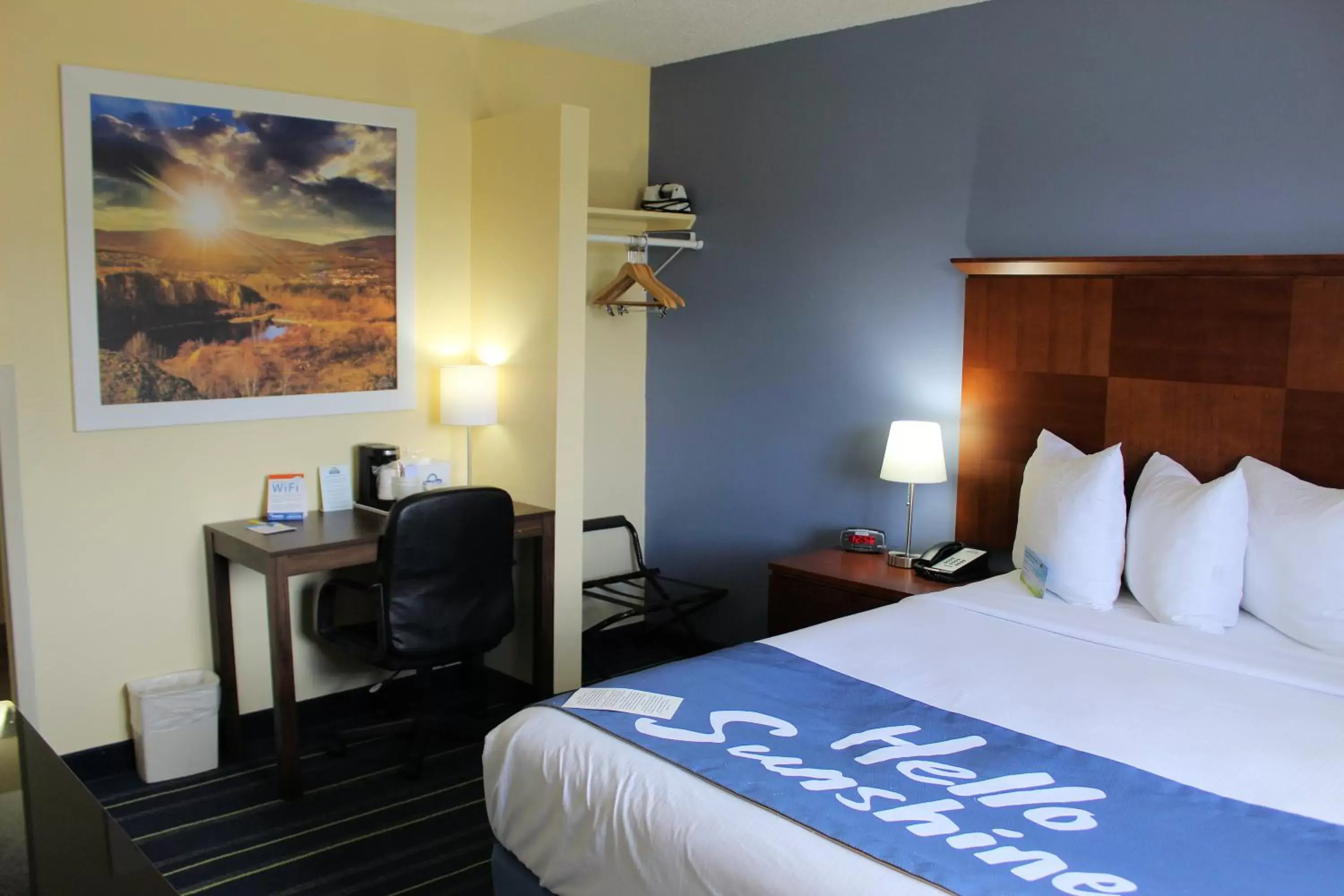 Bed in Days Inn & Suites by Wyndham Gunnison