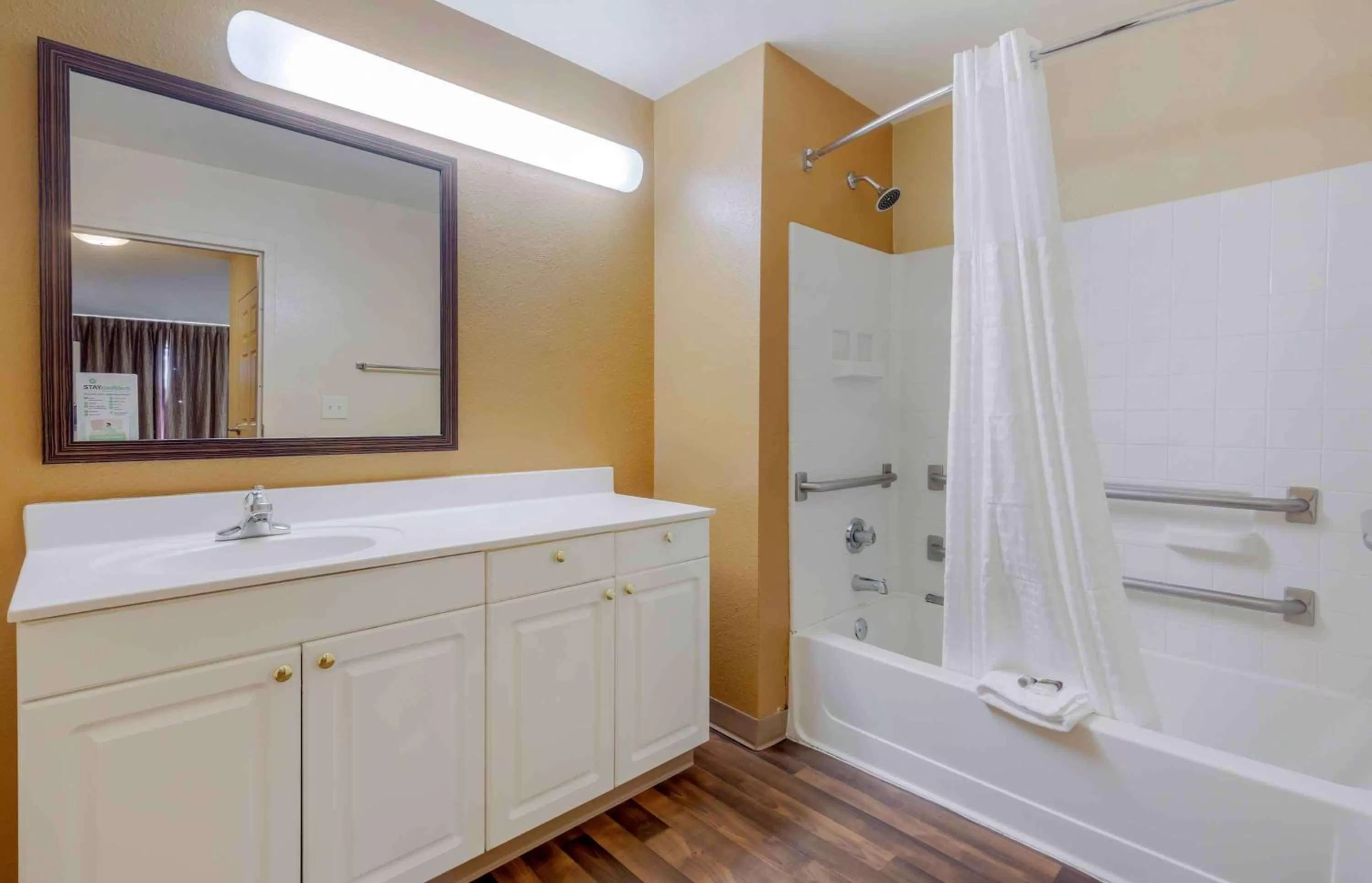 Bathroom in Extended Stay America Select Suites Tampa Airport Memorial Hwy