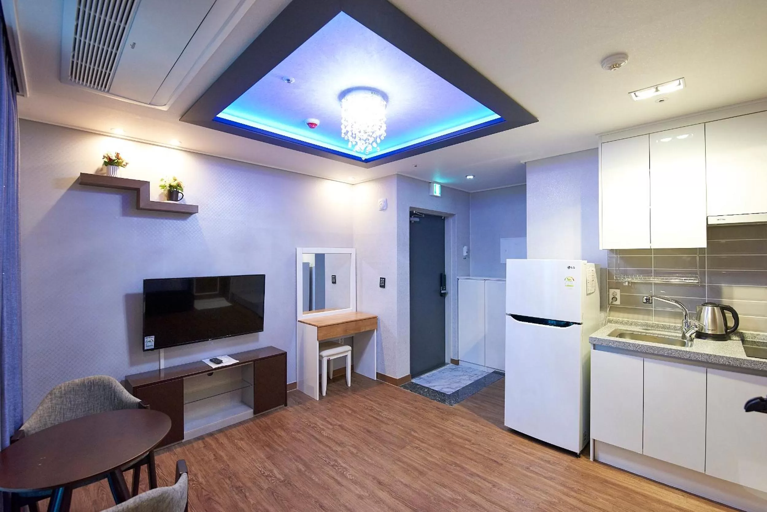 Kitchen/Kitchenette in The Port Hotel Busan