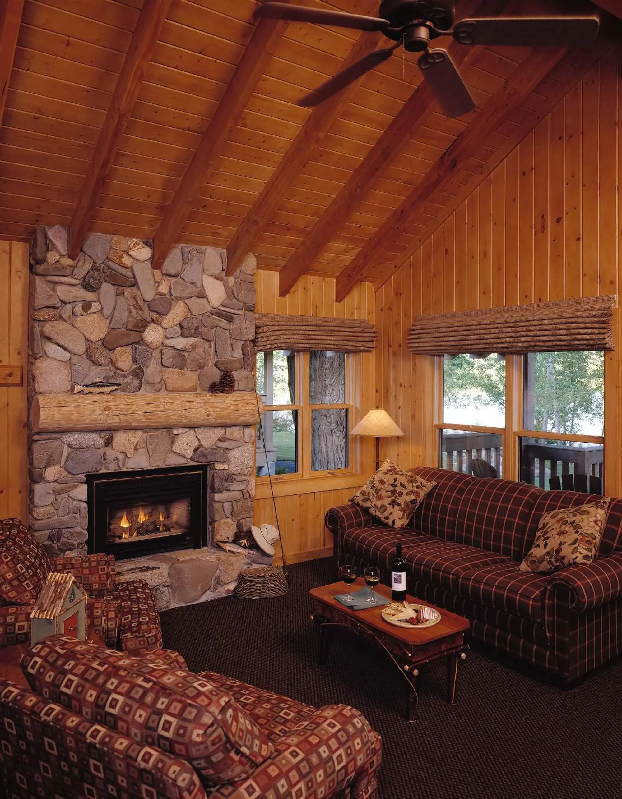 Living room, Seating Area in Sun Mountain Lodge