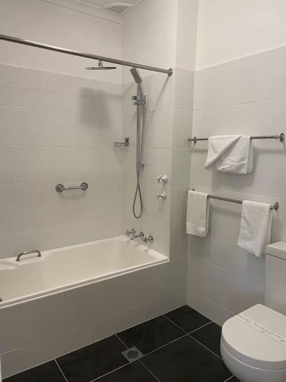Shower in Waterview Gosford Motor Inn