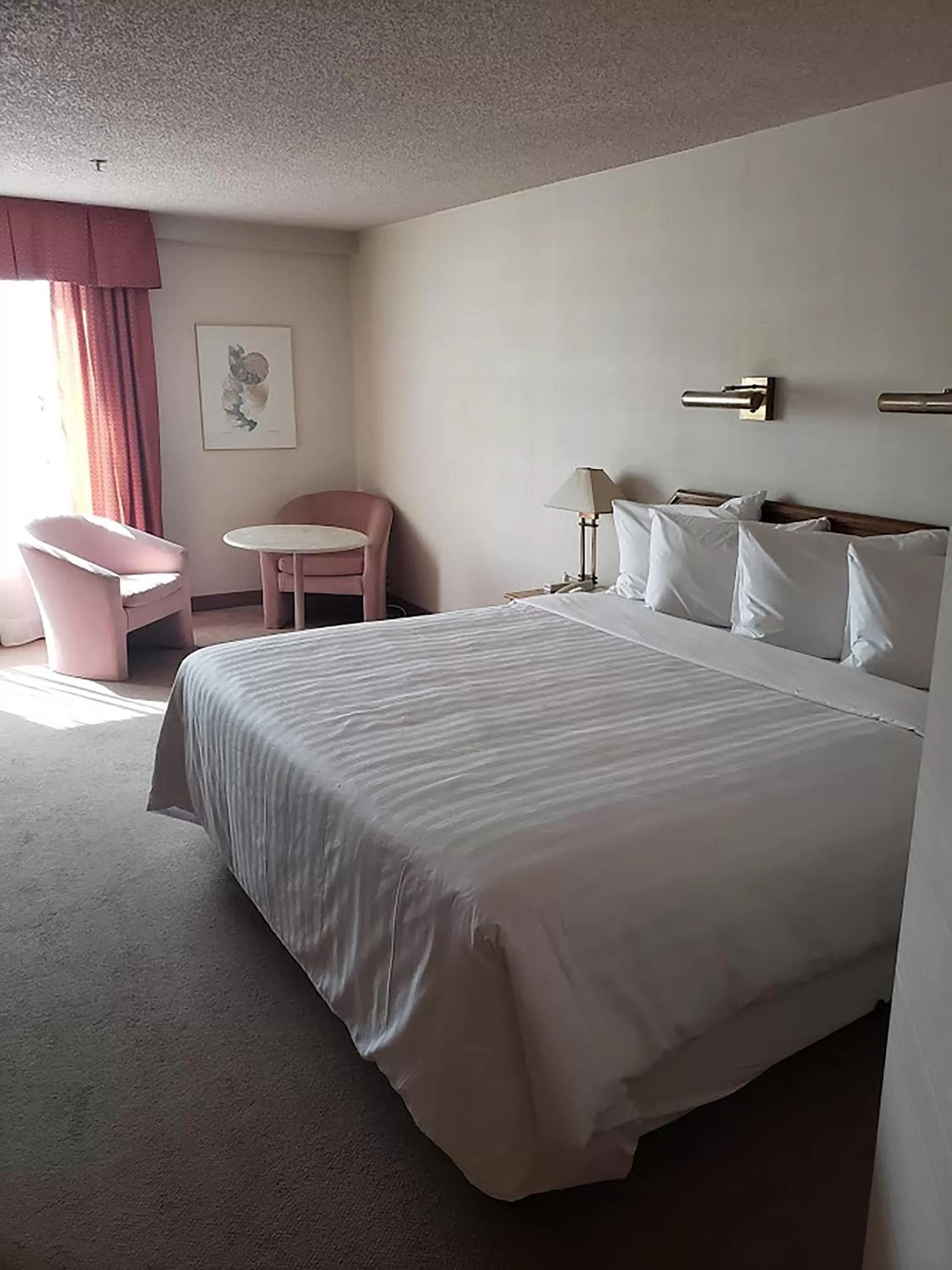 Bed in Hôtels Gouverneur Montréal - Île Charron