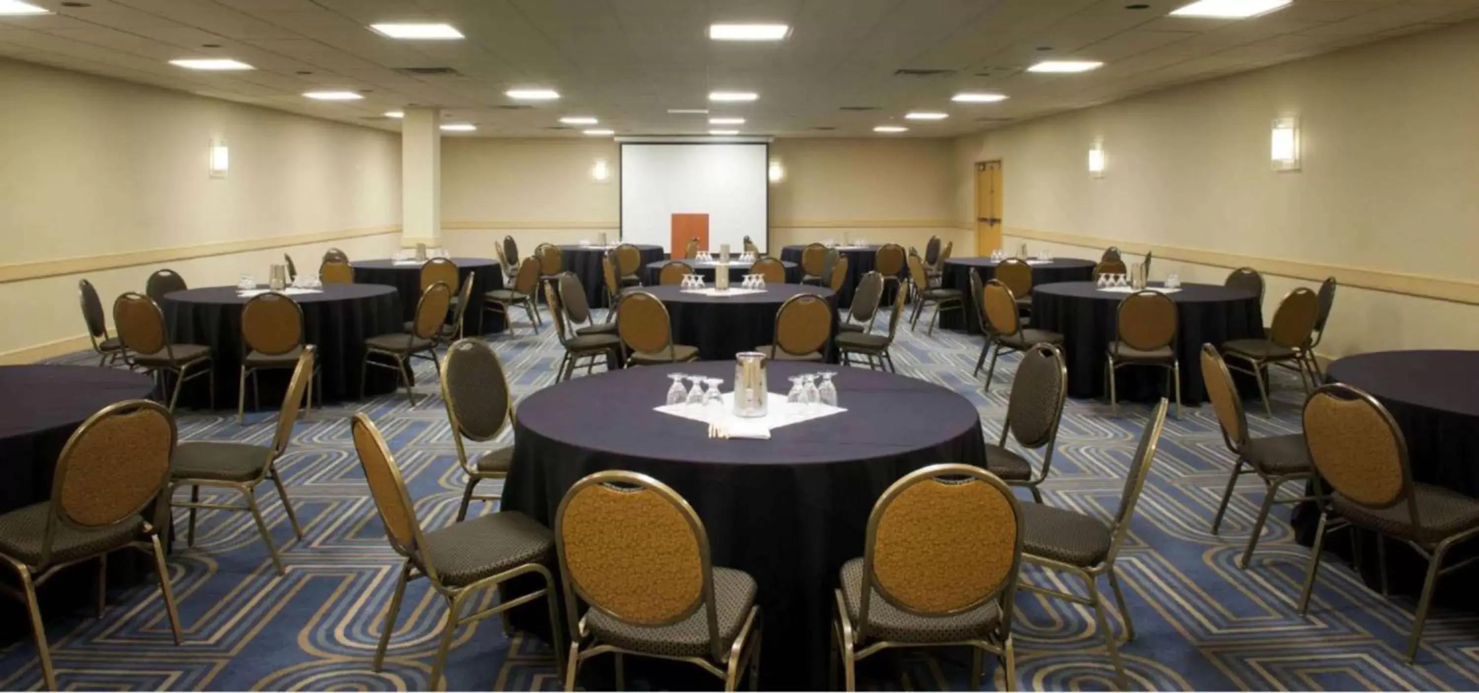Meeting/conference room, Restaurant/Places to Eat in DoubleTree by Hilton Bloomington Minneapolis South