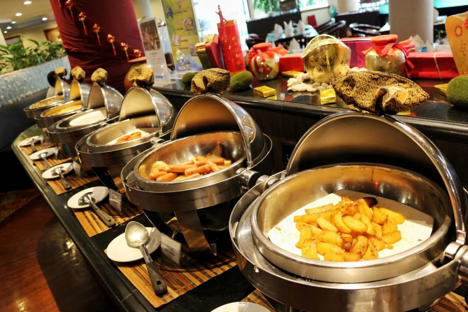 Food and drinks in Prime Plaza Hotel Purwakarta