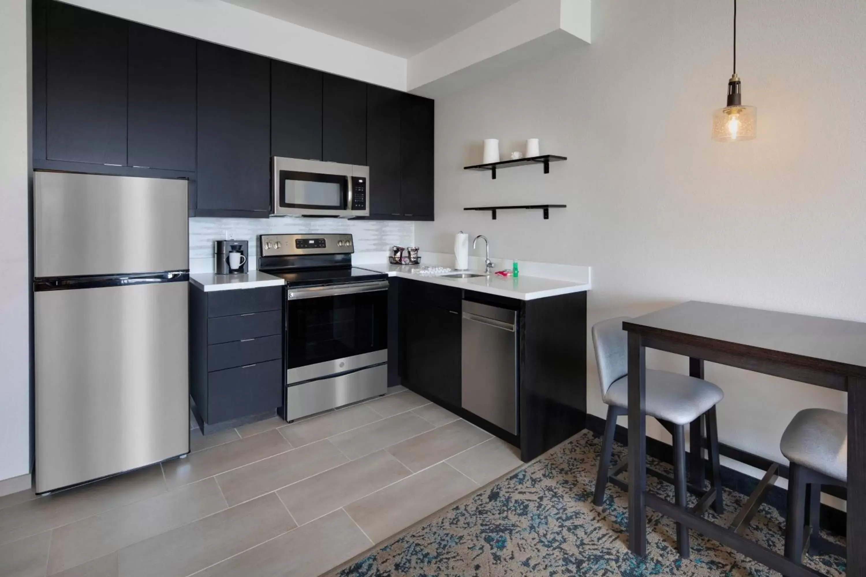 Bedroom, Kitchen/Kitchenette in Residence Inn Waco South