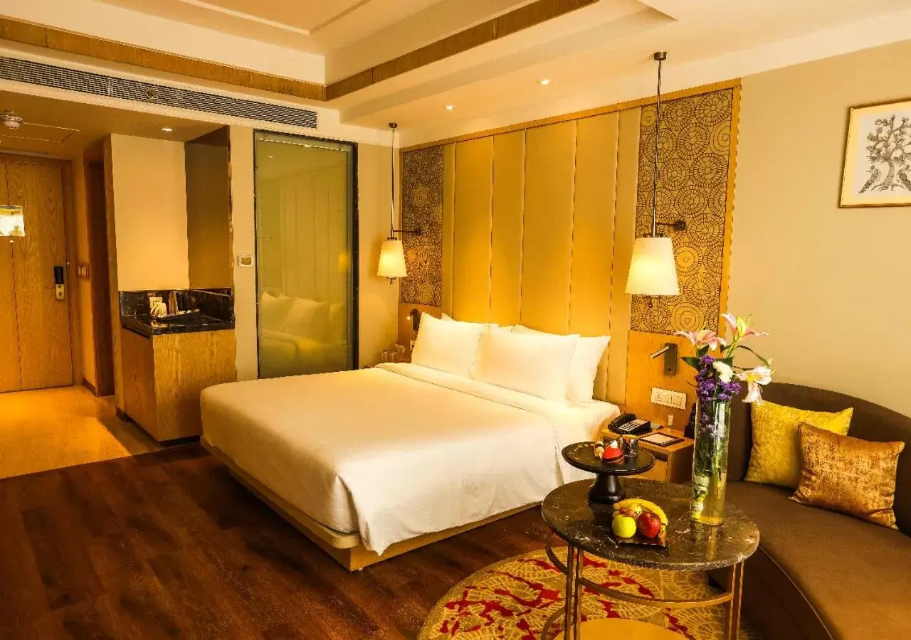 Bedroom, Bed in Radisson Bhopal