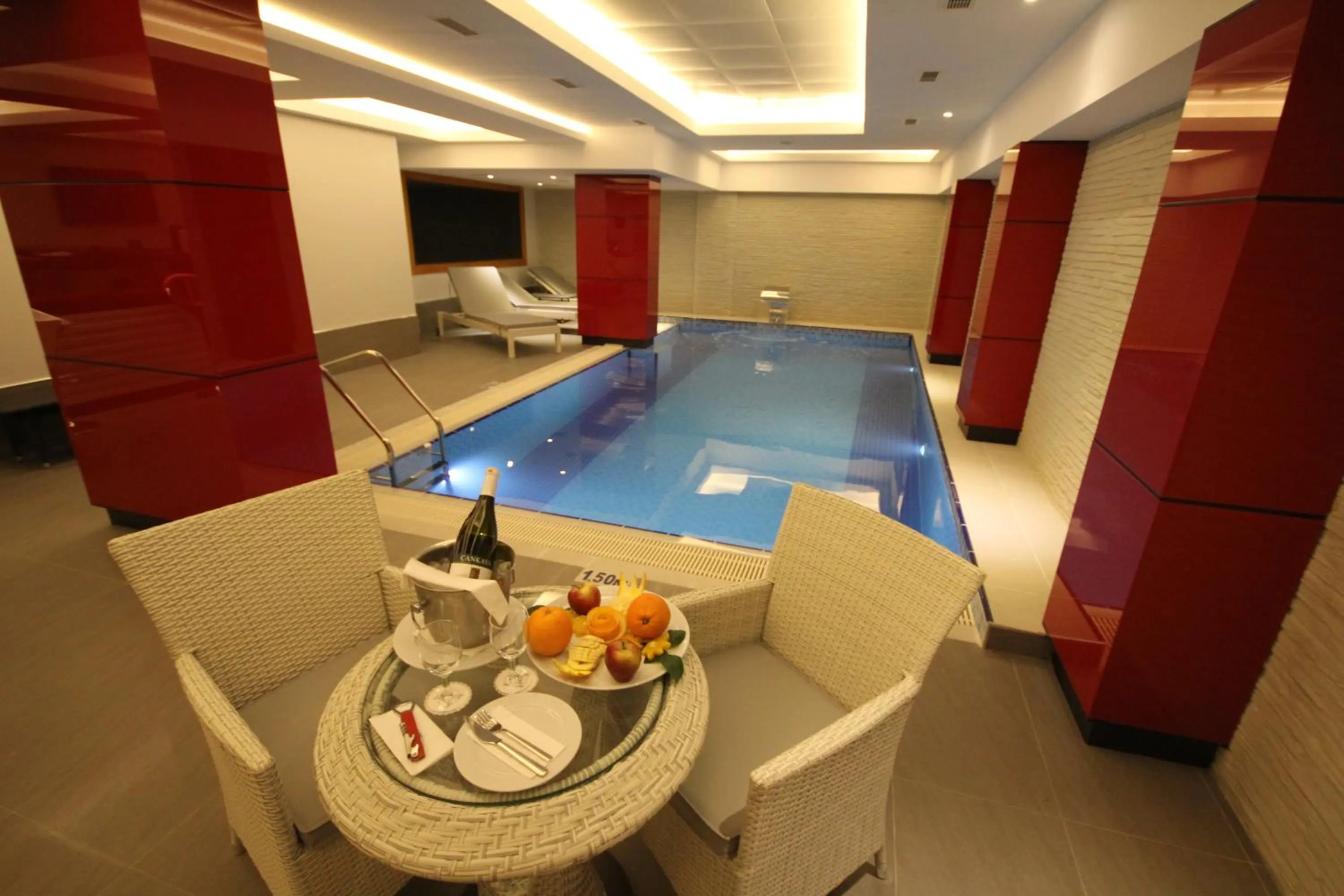 Swimming pool in Grand Washington Hotel