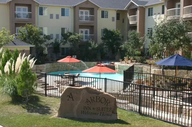 Swimming pool, Pool View in Best Western Lubbock West Inn & Suites