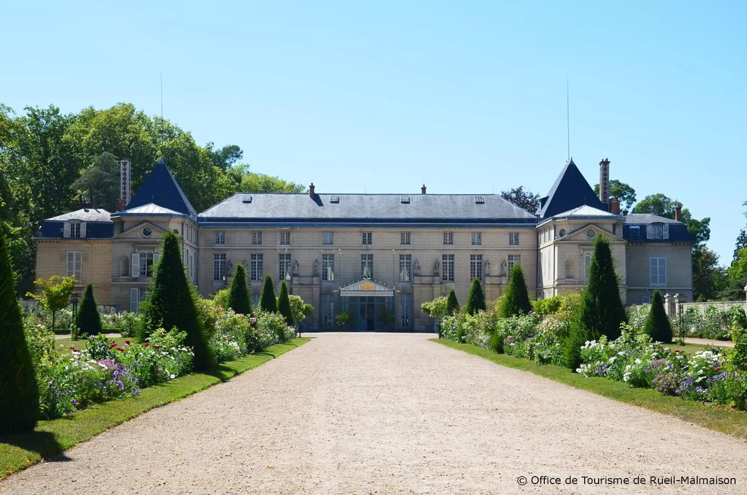 Nearby landmark, Property Building in ibis Paris Rueil Malmaison