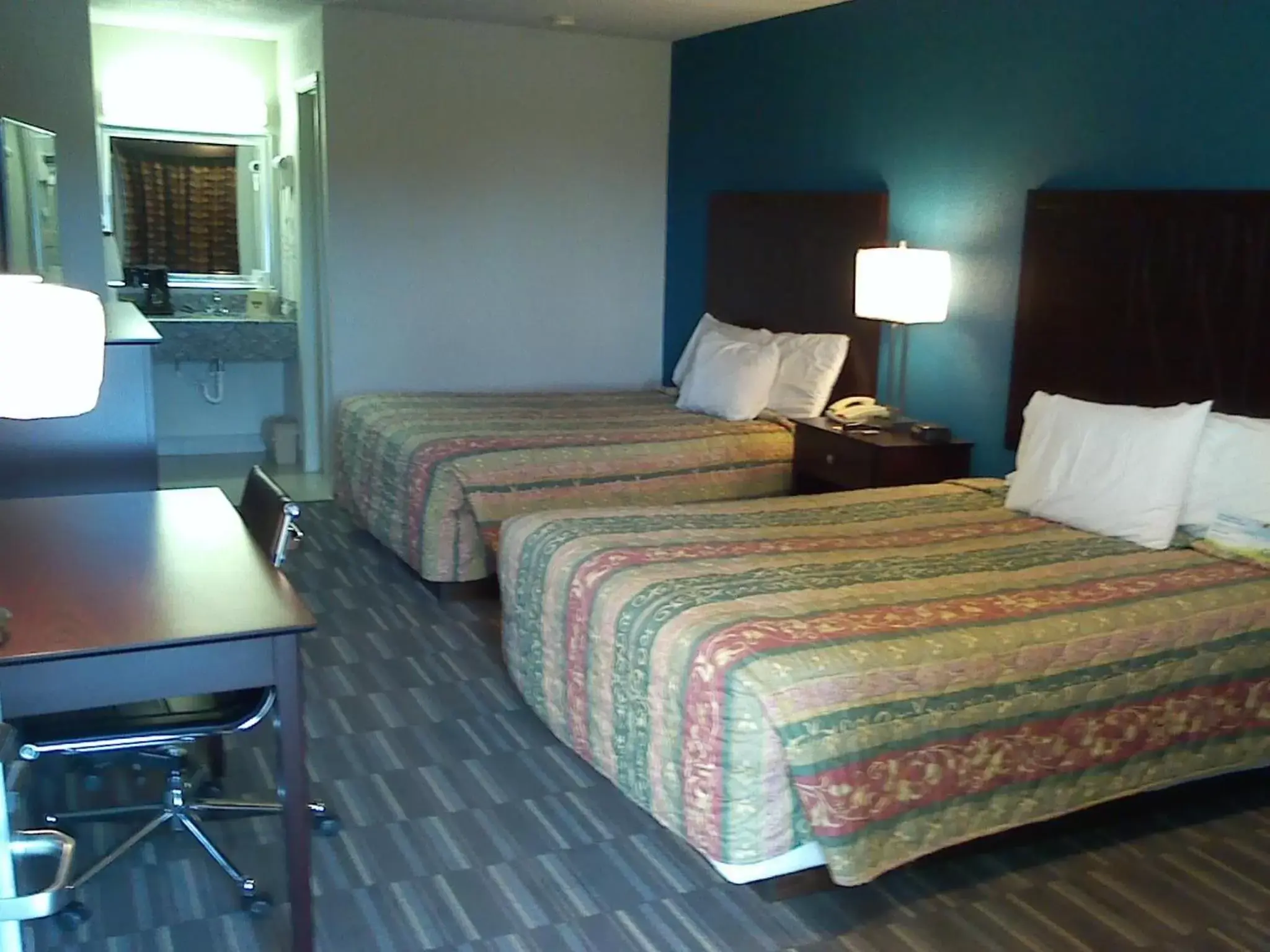 Photo of the whole room, Bed in Days Inn by Wyndham Snyder