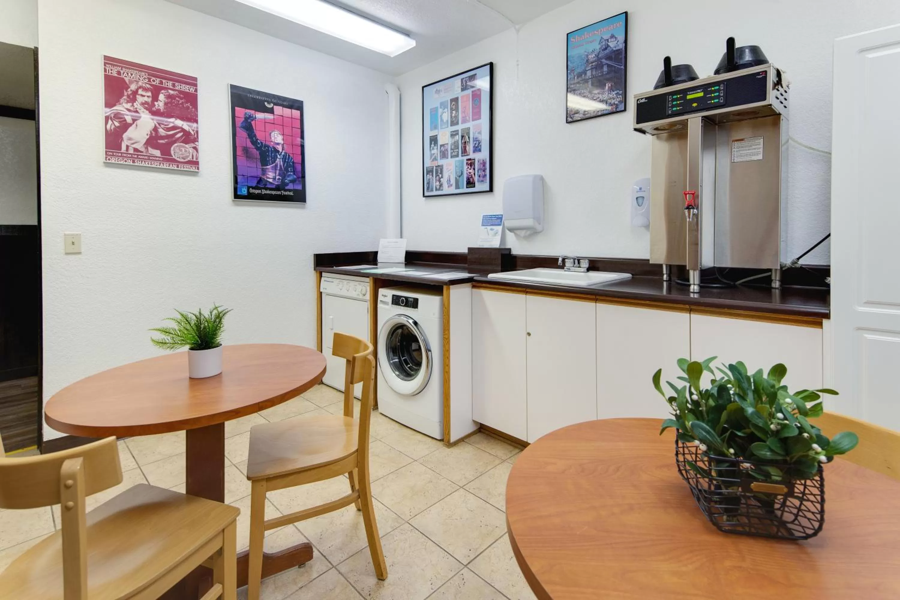 Area and facilities in Stratford Inn