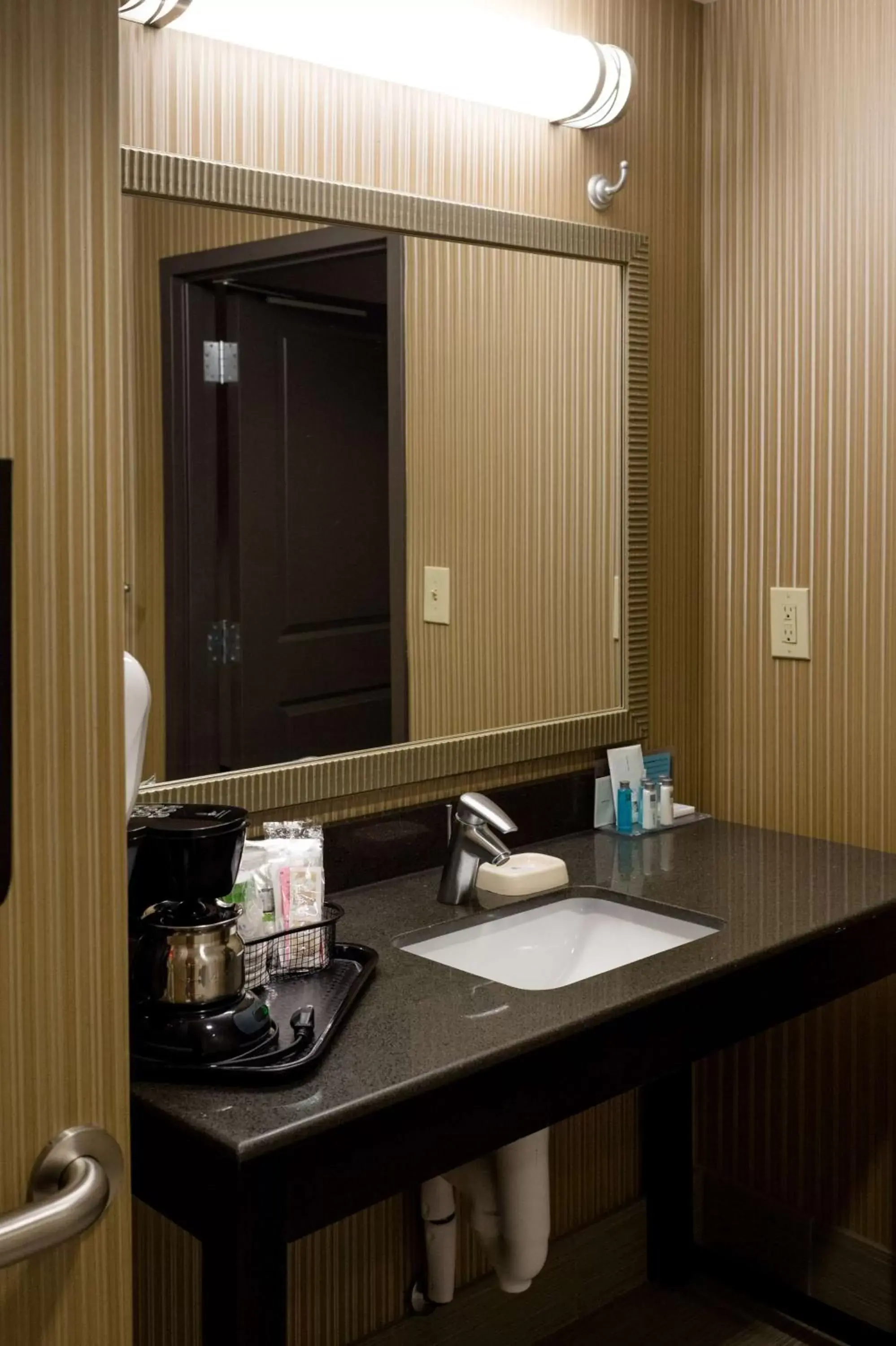 Bathroom in Hampton Inn Oxford/Conference Center