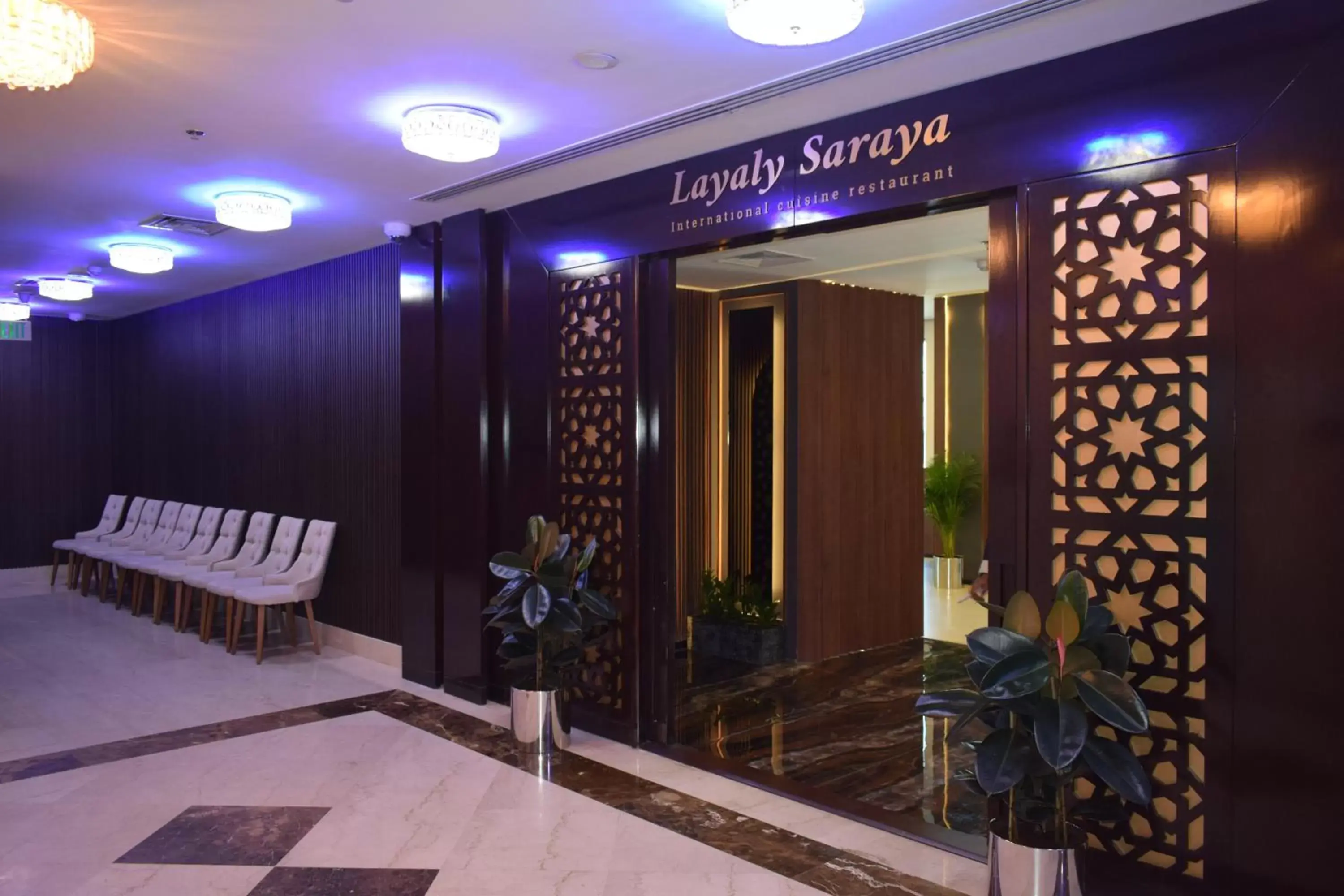 Restaurant/places to eat in Saraya Corniche Hotel