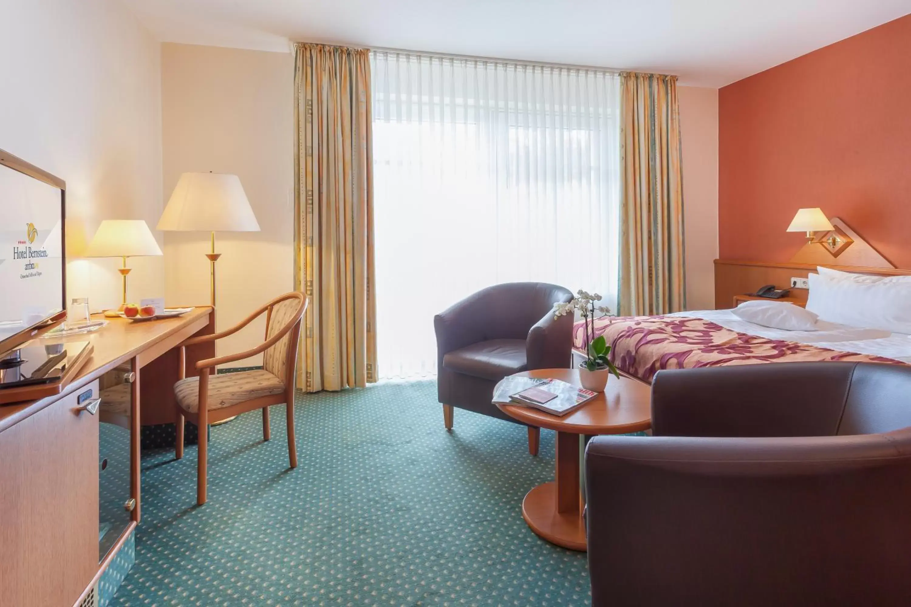 Photo of the whole room, Seating Area in Hotel Bernstein