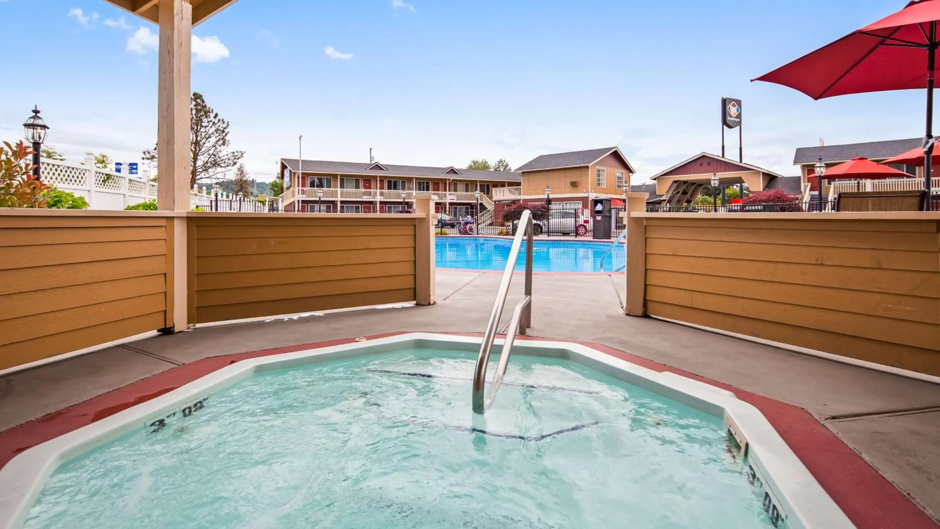 On site, Swimming Pool in Best Western Garden Villa Inn