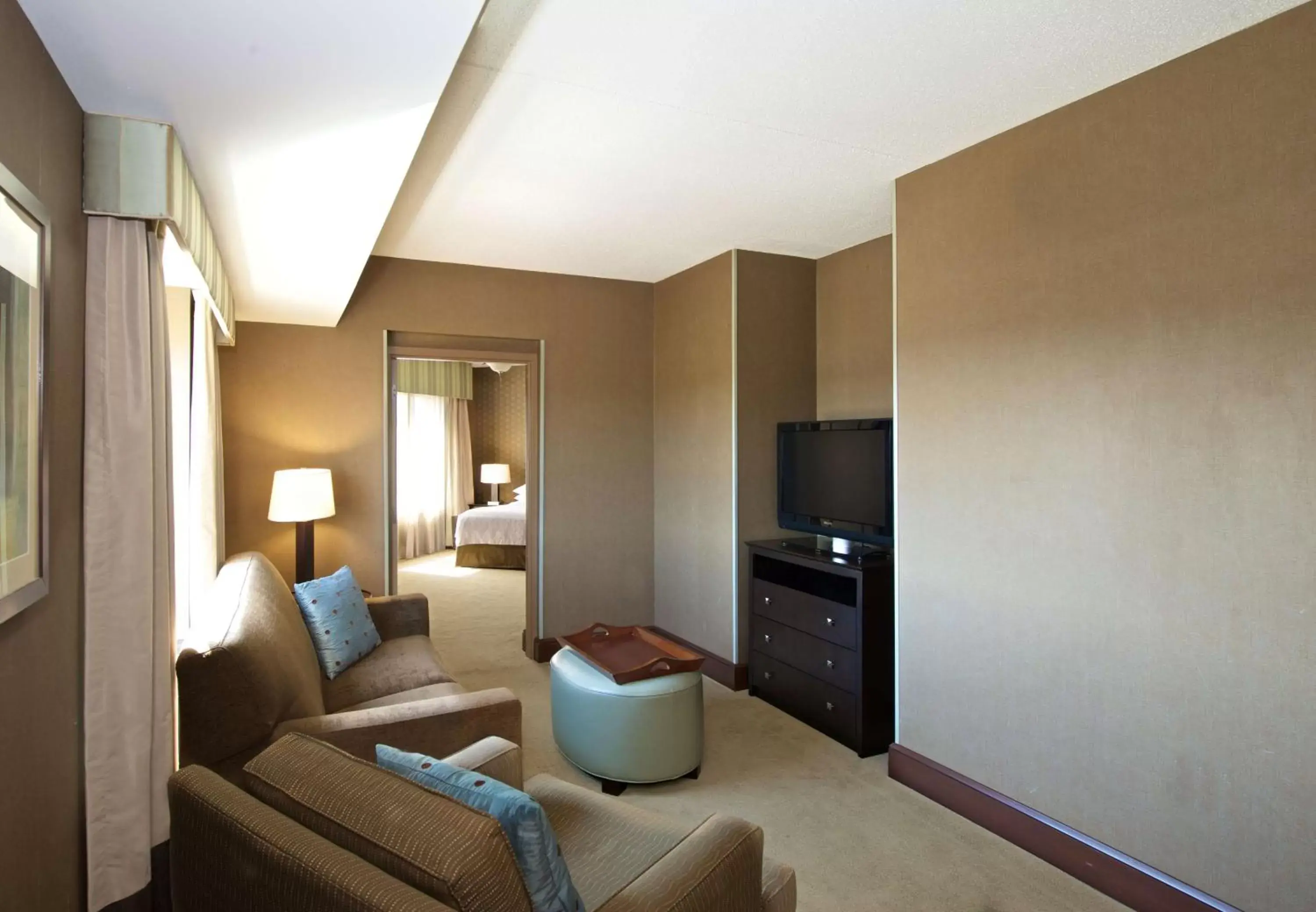 Bedroom, TV/Entertainment Center in Homewood Suites by Hilton Pittsburgh-Southpointe