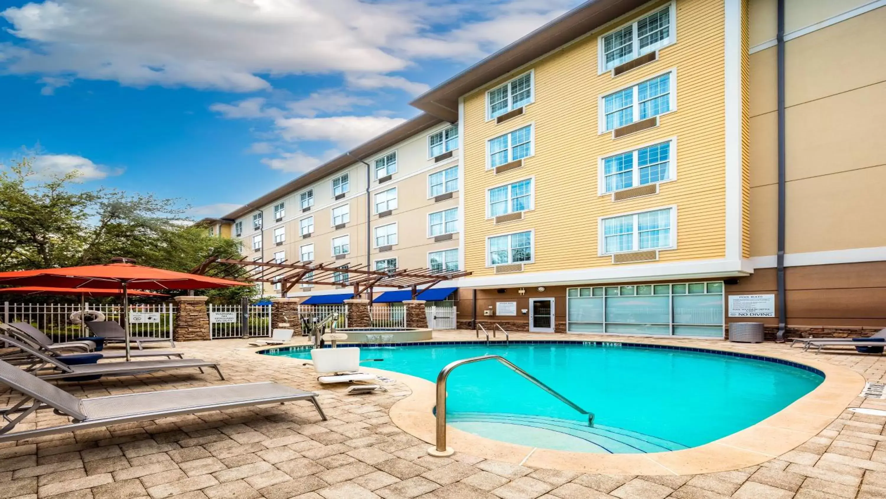 Swimming pool, Property Building in Hotel Indigo Jacksonville-Deerwood Park, an IHG Hotel