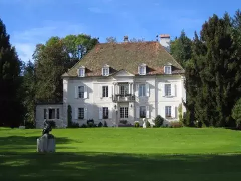 Nearby landmark, Property Building in Hôtel des Trois Rois