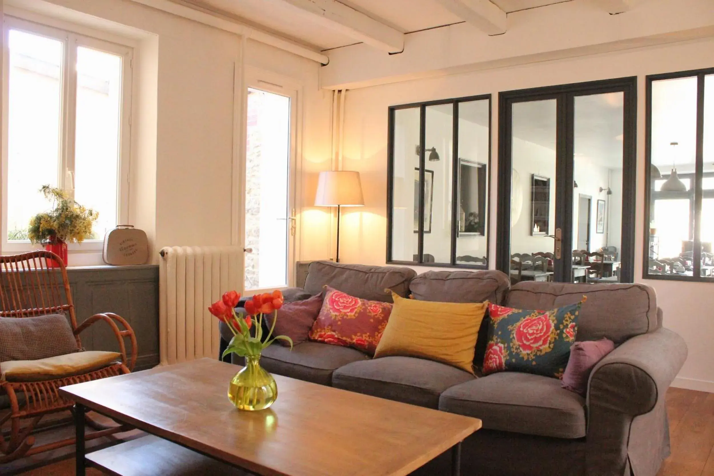 Communal lounge/ TV room, Seating Area in Hotel Saint-Michel
