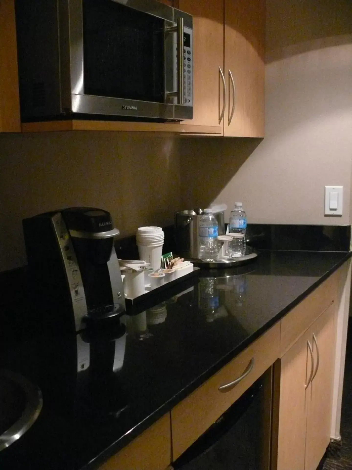Coffee/tea facilities, Kitchen/Kitchenette in Radisson Hotel & Suites Red Deer