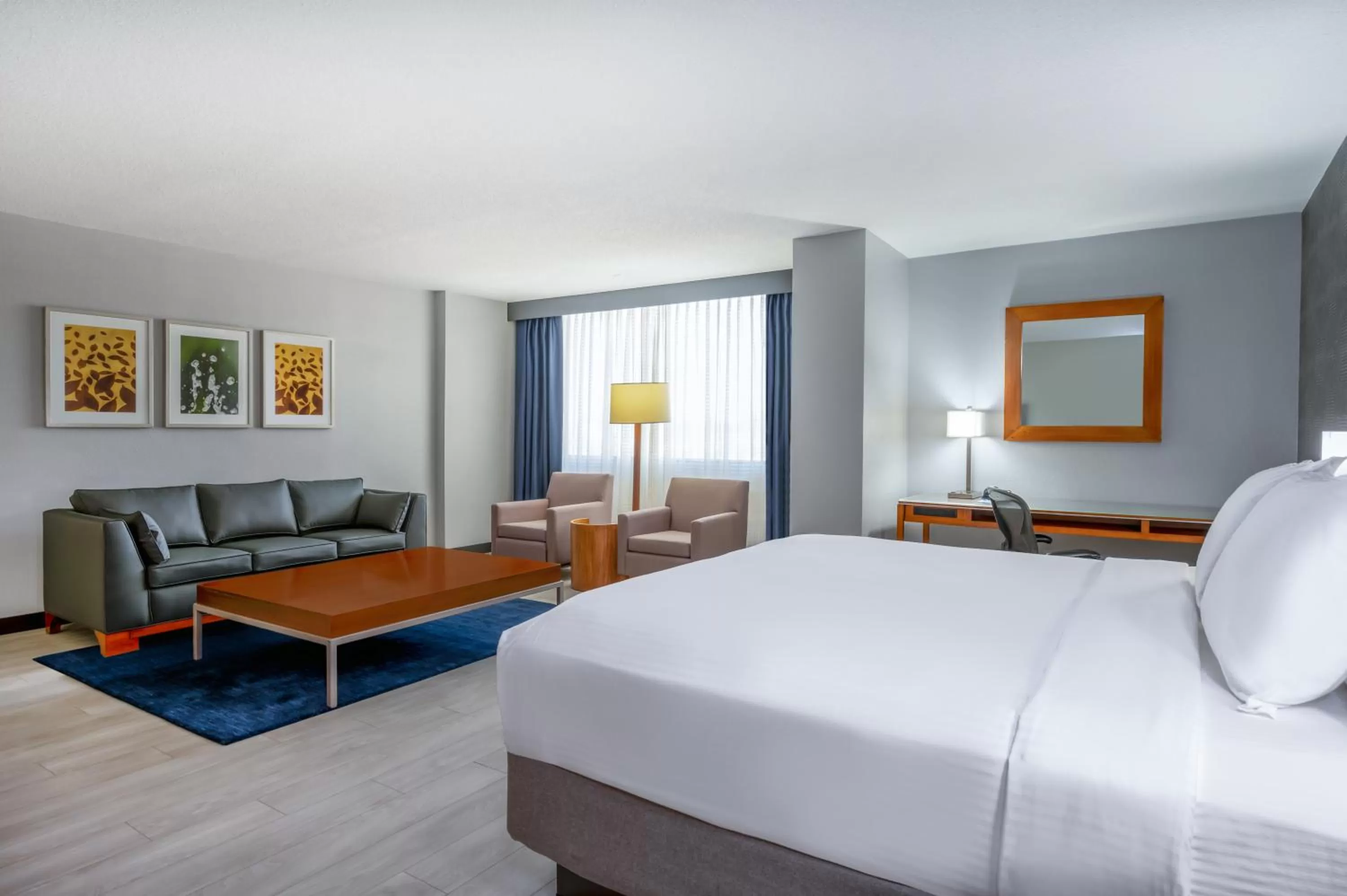 Bedroom, Bed in Wyndham Indianapolis Airport