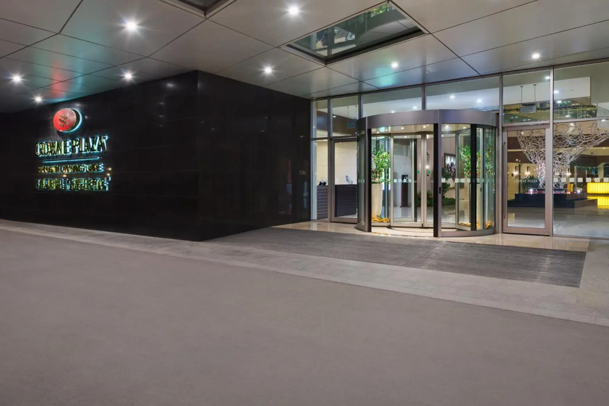 Property building in Crowne Plaza Shanghai Xiayang Lake by IHG Property building in Crowne Plaza Shanghai Xiayang Lake by IHG