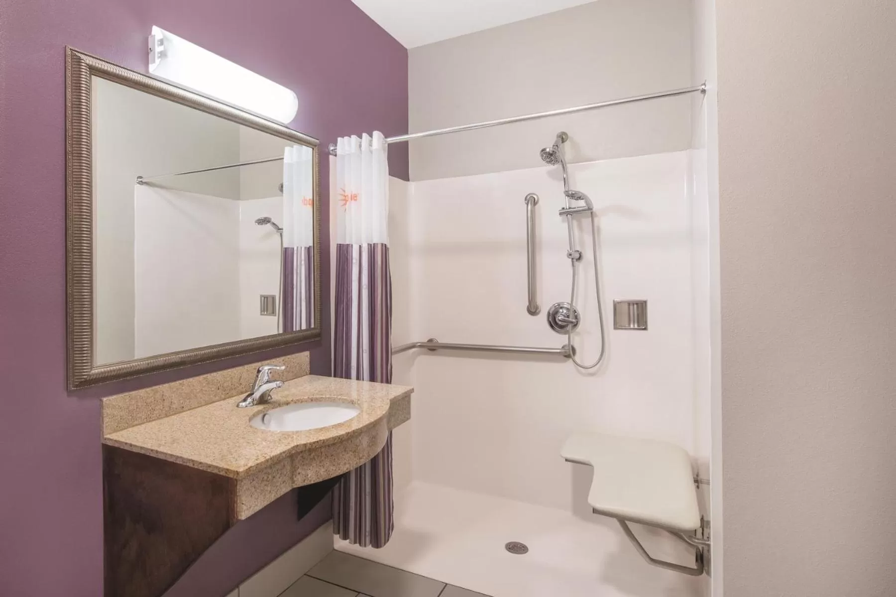 Bathroom in La Quinta by Wyndham Oklahoma City -Yukon