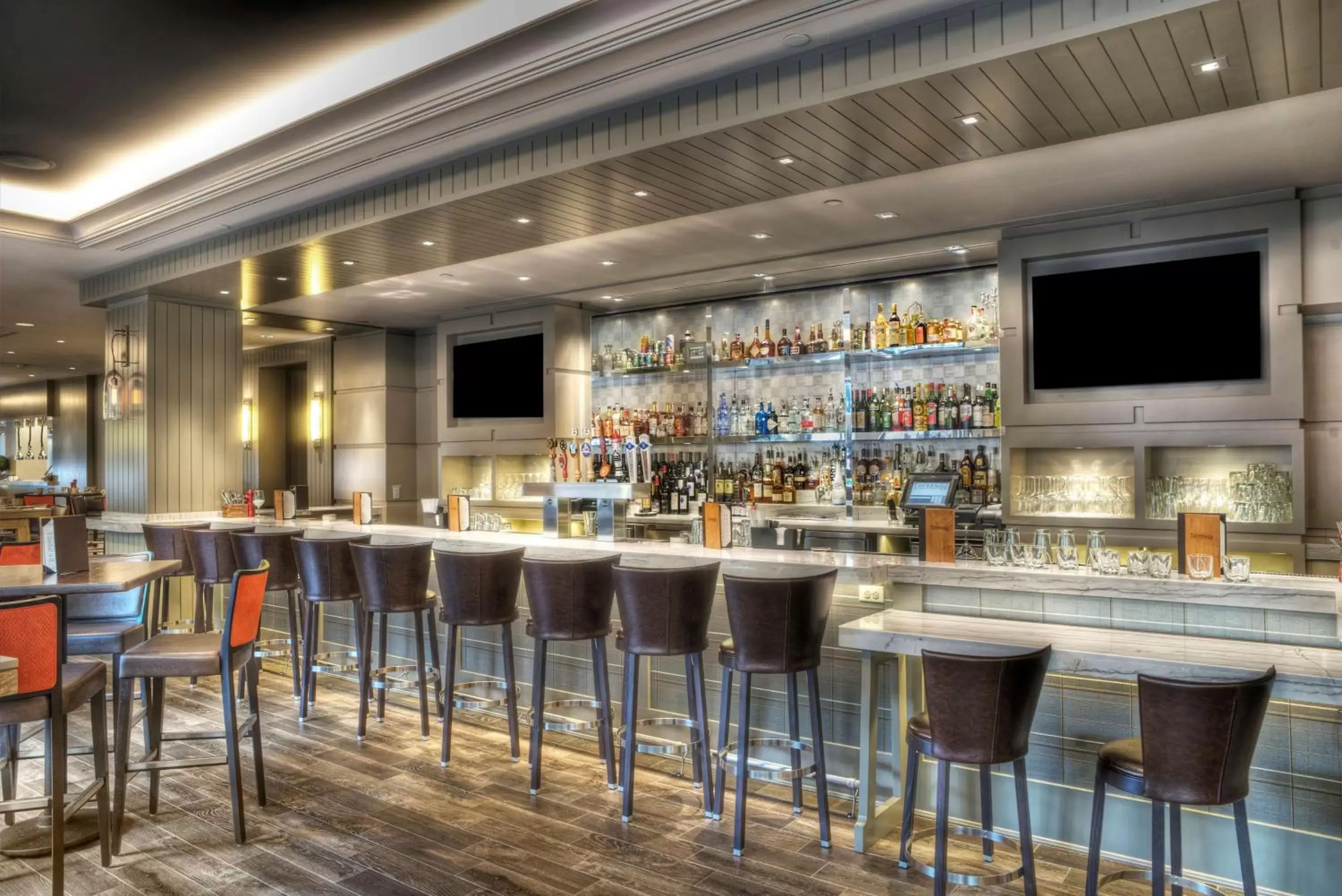 Lounge or bar in Hyatt Regency Reston
