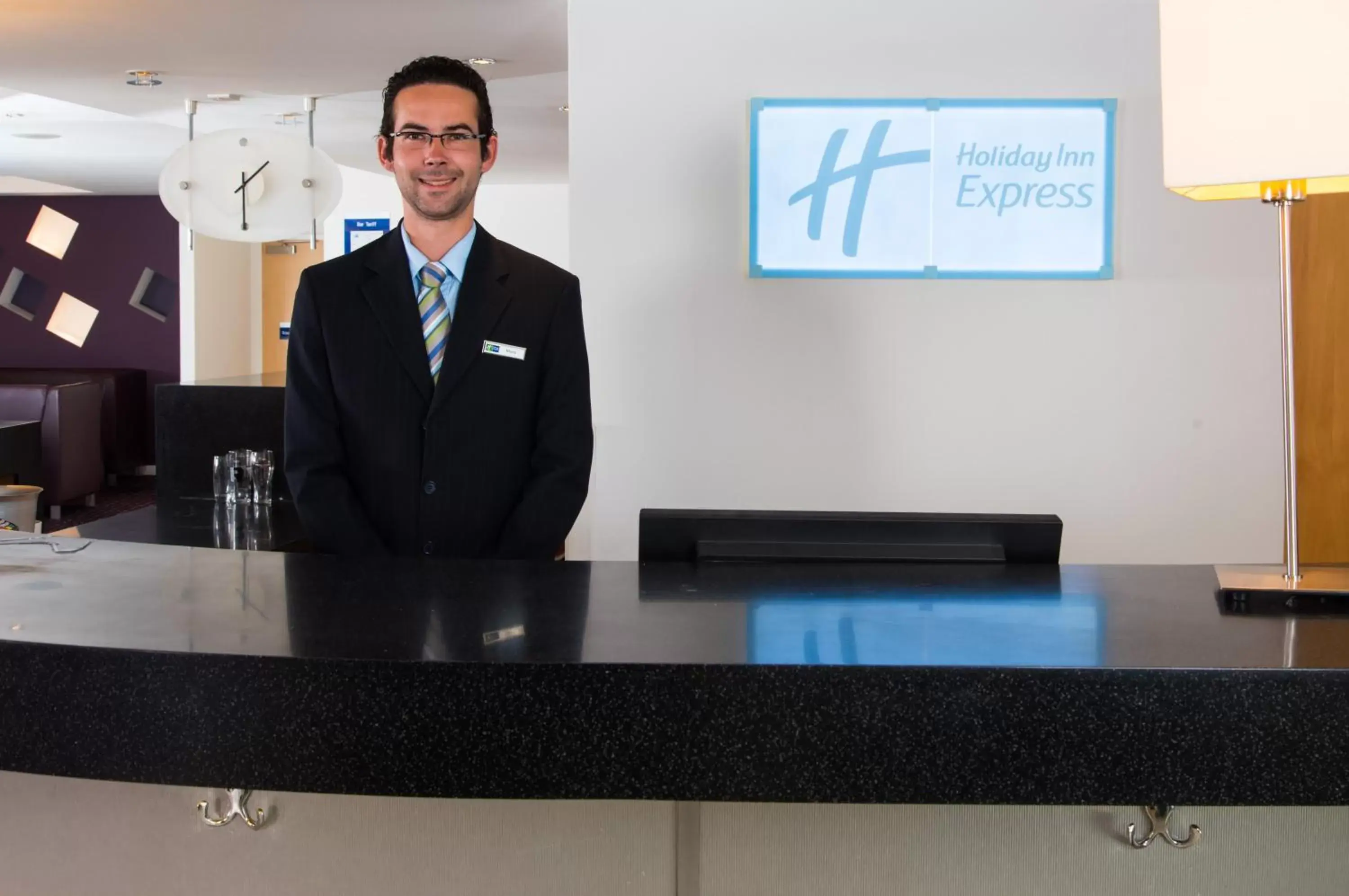 Lobby or reception in Holiday Inn Express Hemel Hempstead, an IHG Hotel