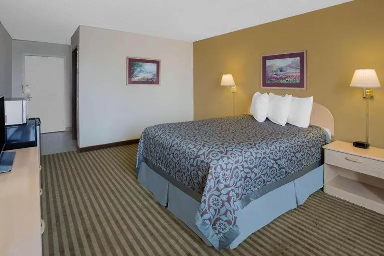 Bed in Super Stay Inn Princeton