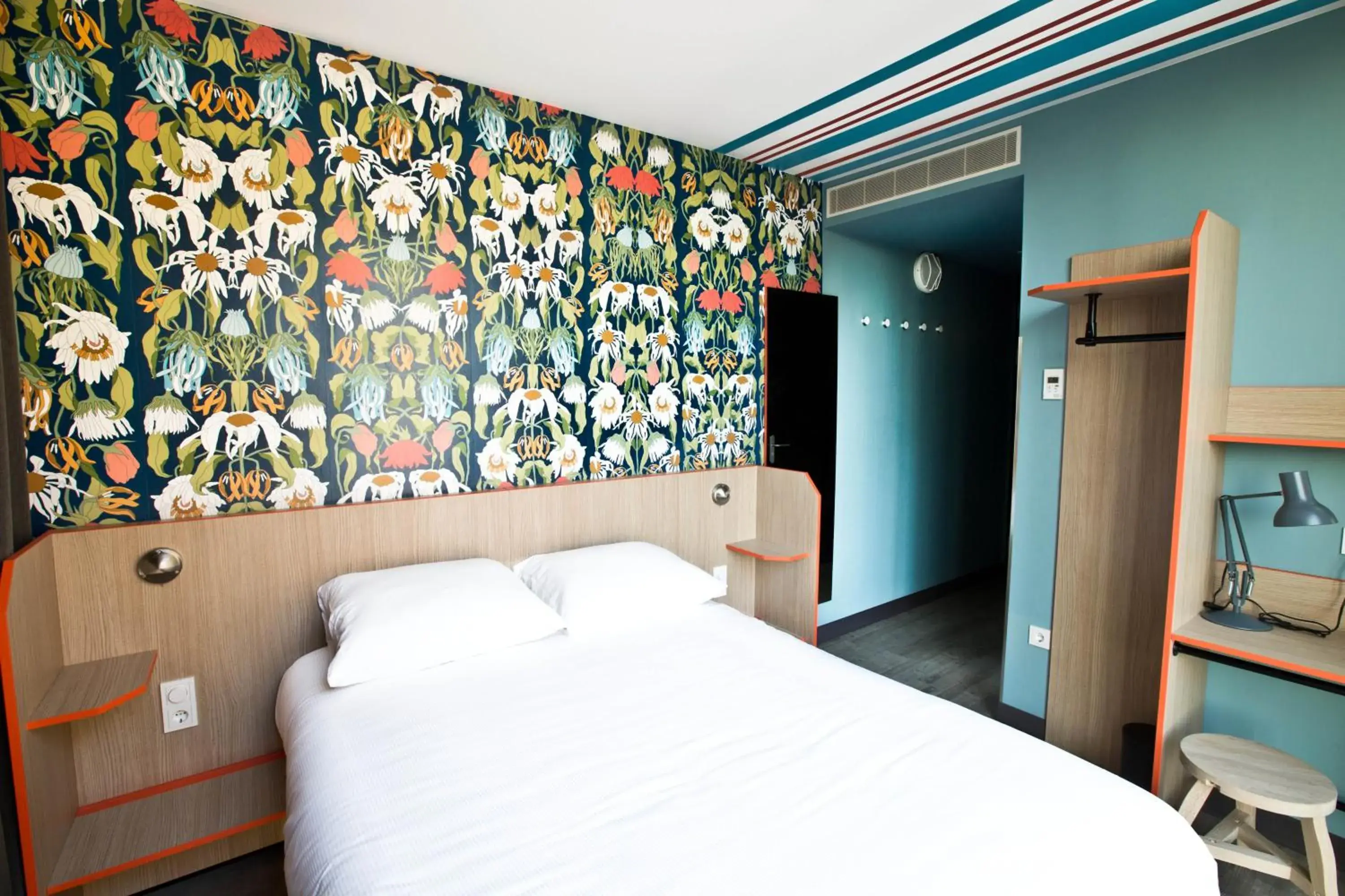 Photo of the whole room, Bed in Generator Amsterdam