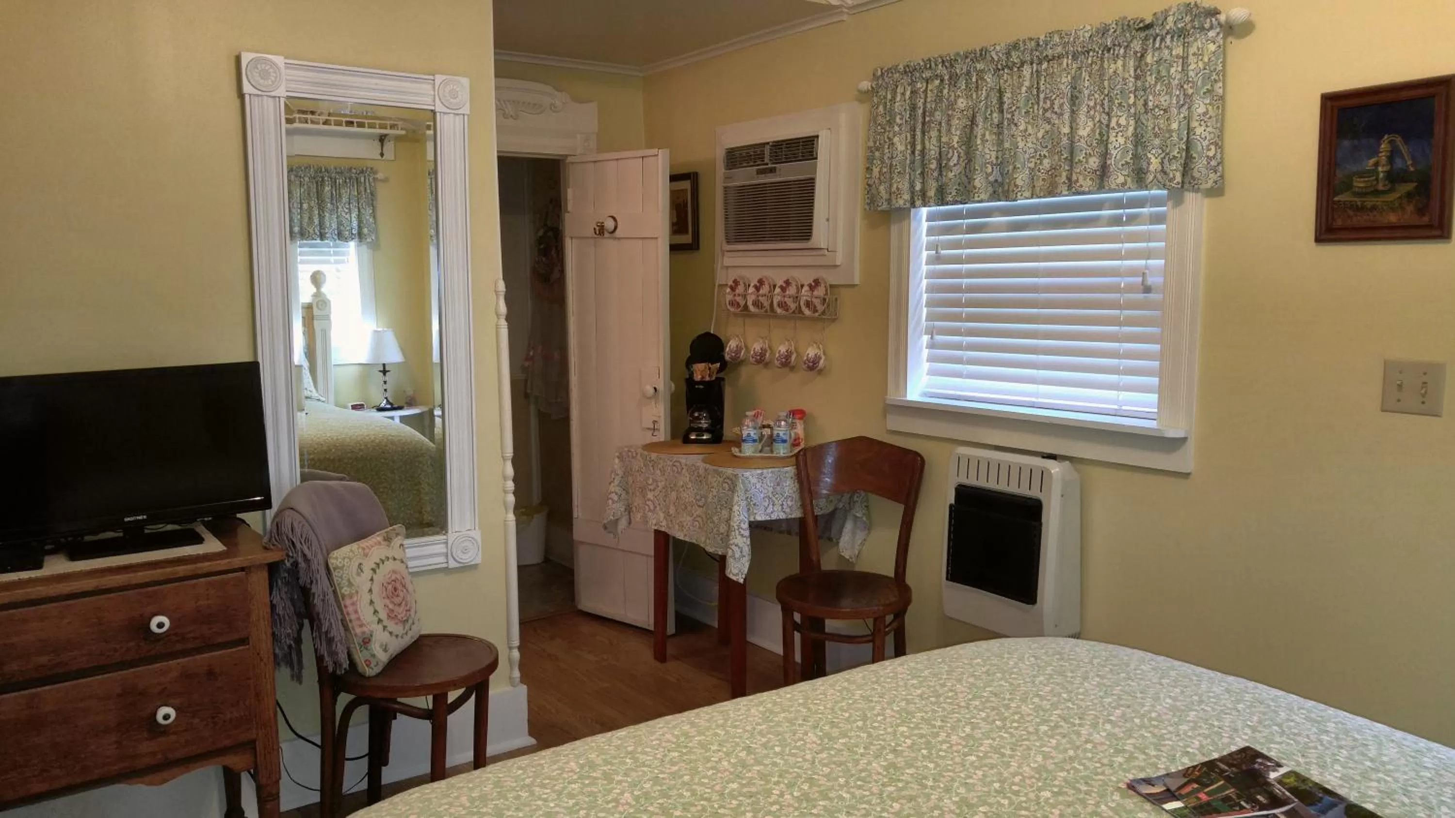 TV/Entertainment Center in Hidden Springs Bed and Breakfast