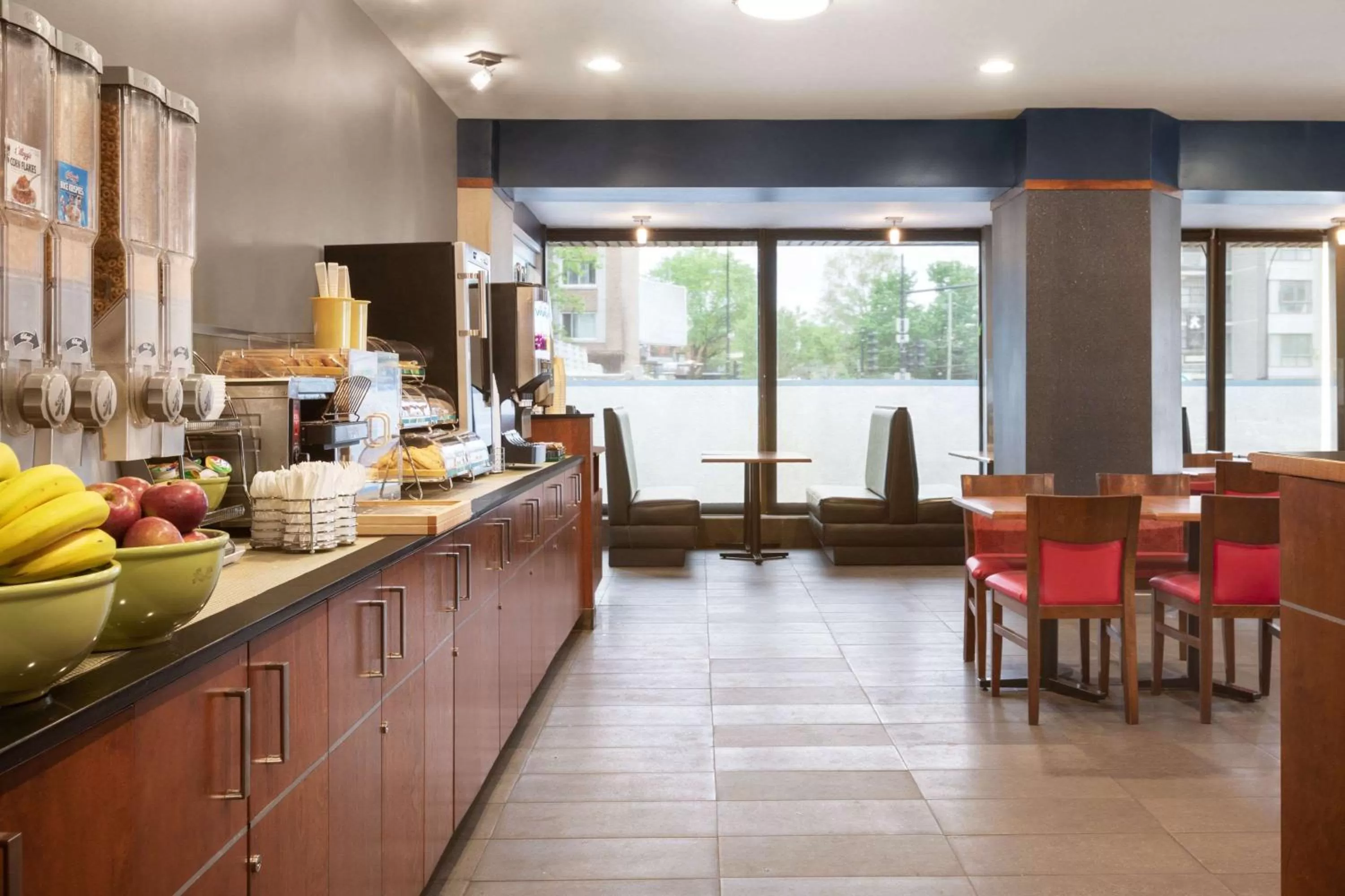 Restaurant/places to eat in Ramada Plaza by Wyndham Montreal