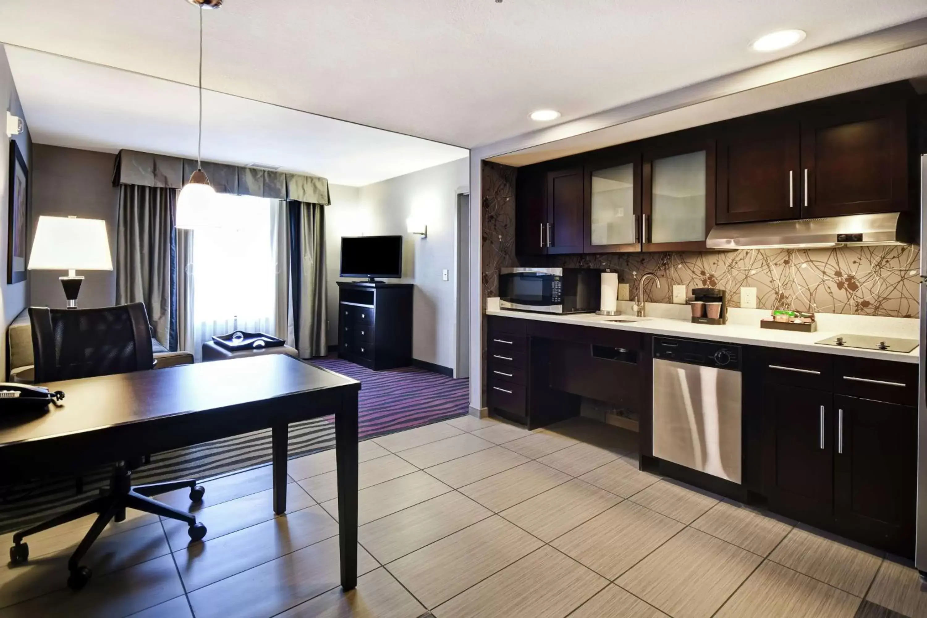 Bedroom, Kitchen/Kitchenette in Homewood Suites By Hilton Dubois, Pa