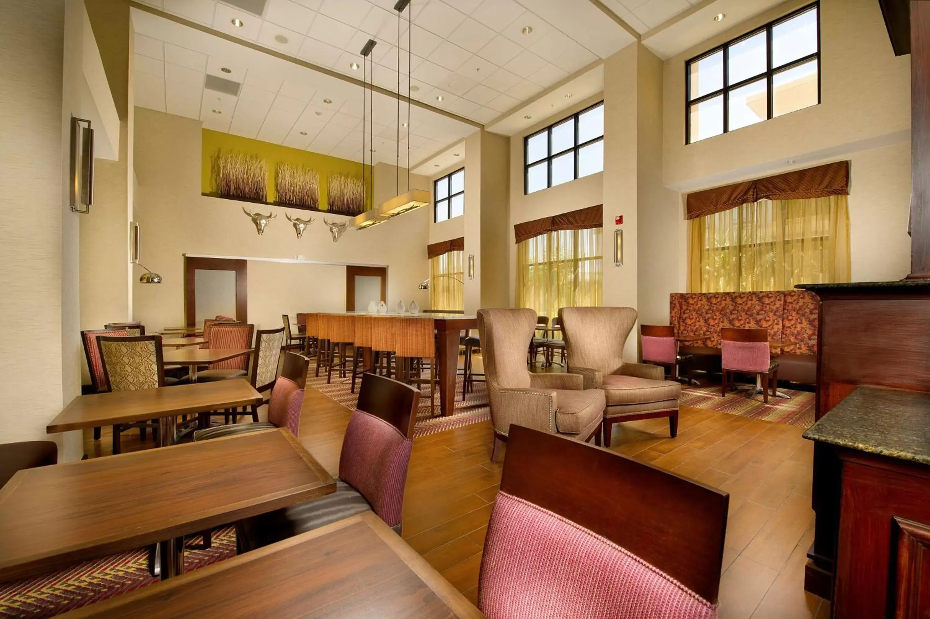 Lobby or reception, Restaurant/Places to Eat in Hampton Inn and Suites San Antonio Airport