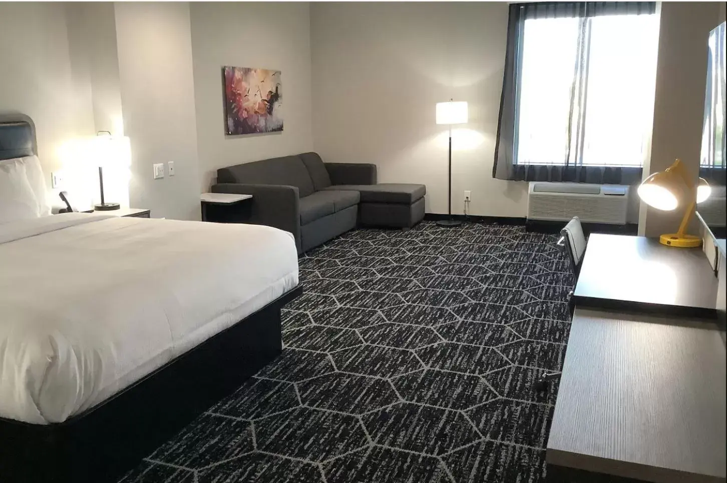 Bed in La Quinta Inn & Suites by Wyndham Corpus Christi Southeast