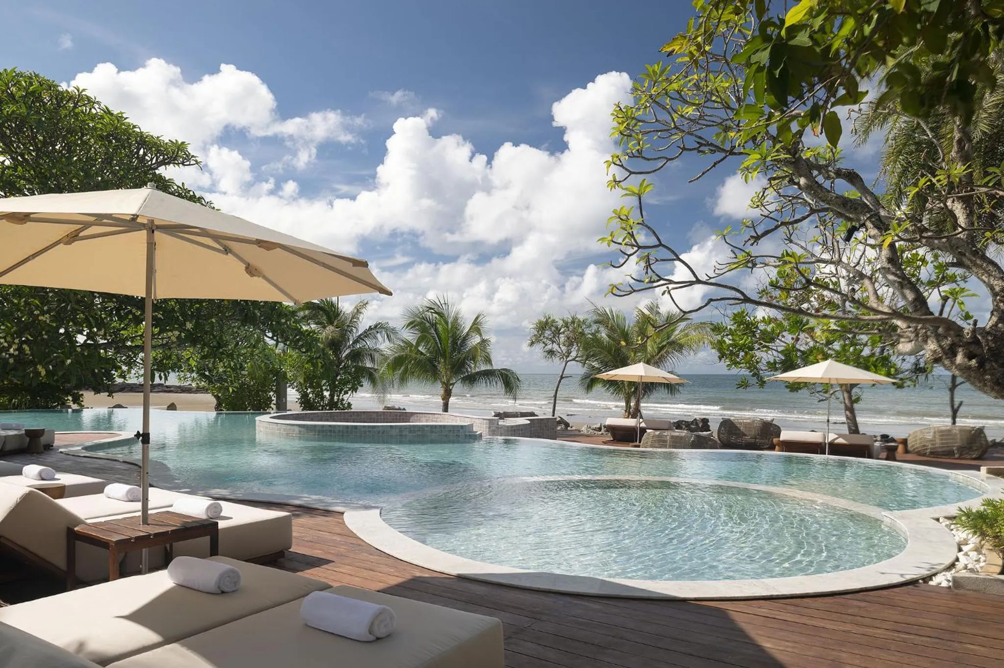 Swimming pool in Mercure Rayong Lomtalay Villas & Resort