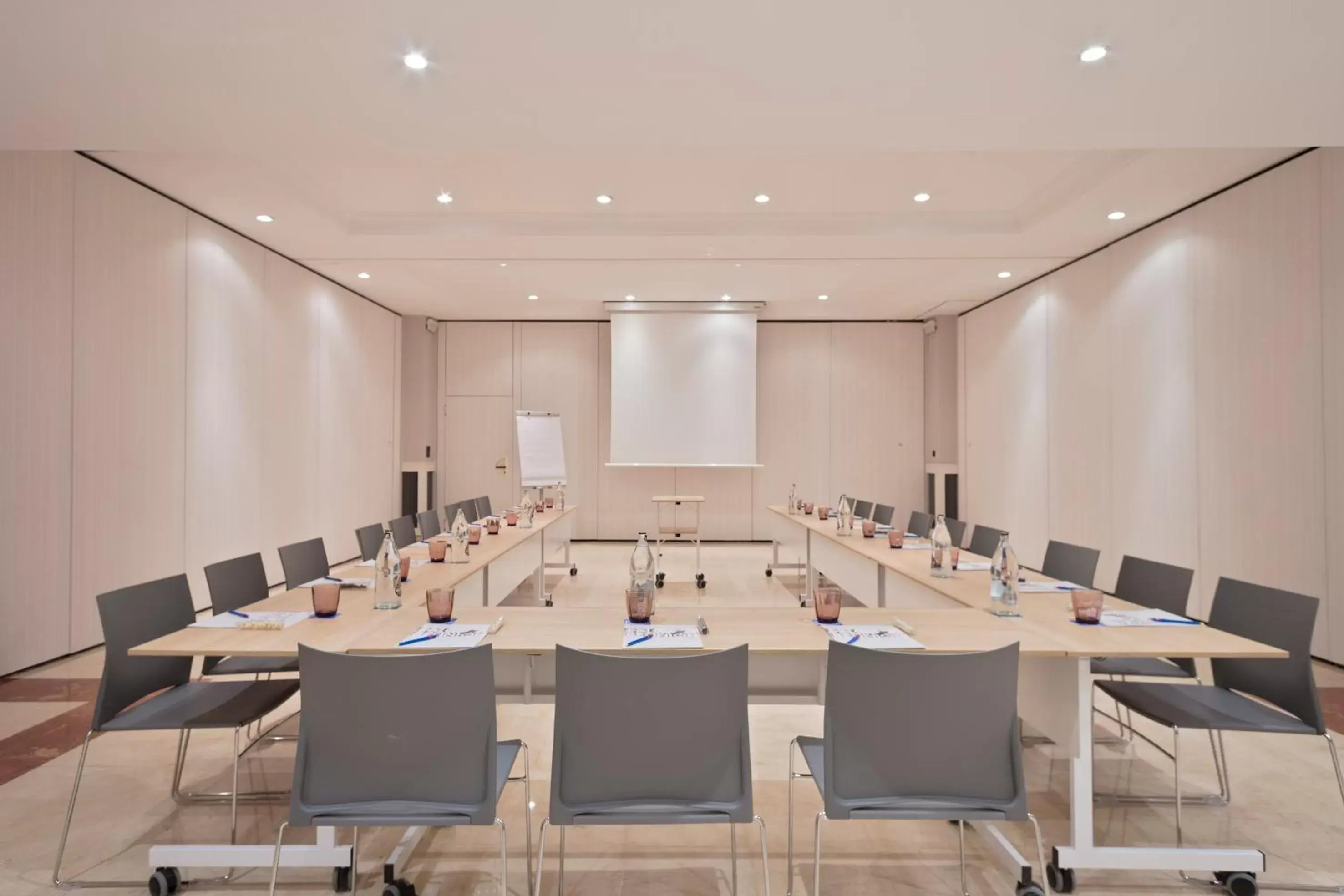 Meeting/conference room in INNSiDE by Meliá Barcelona Apolo
