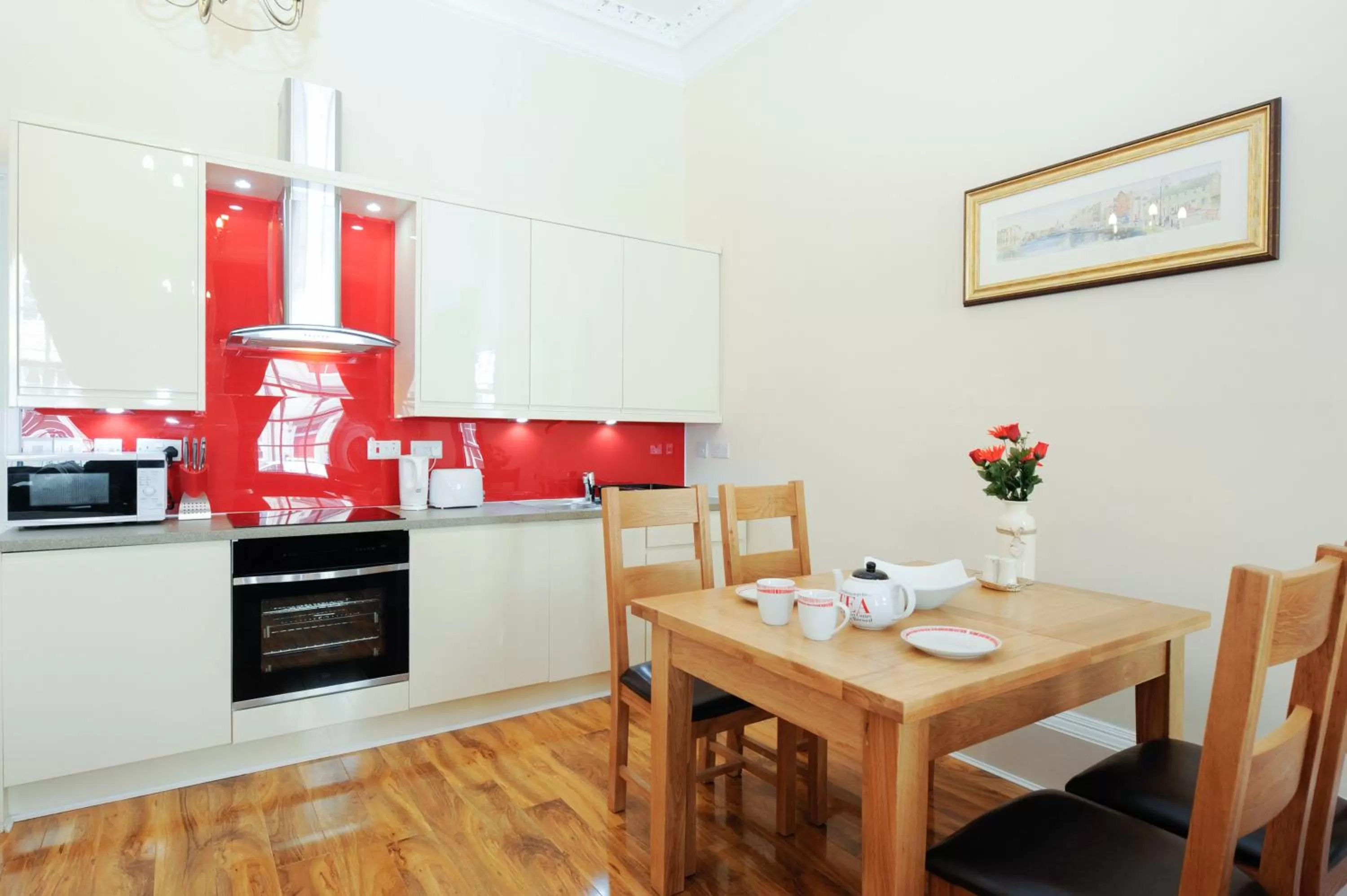 Kitchen or kitchenette in Edinburgh City Suites