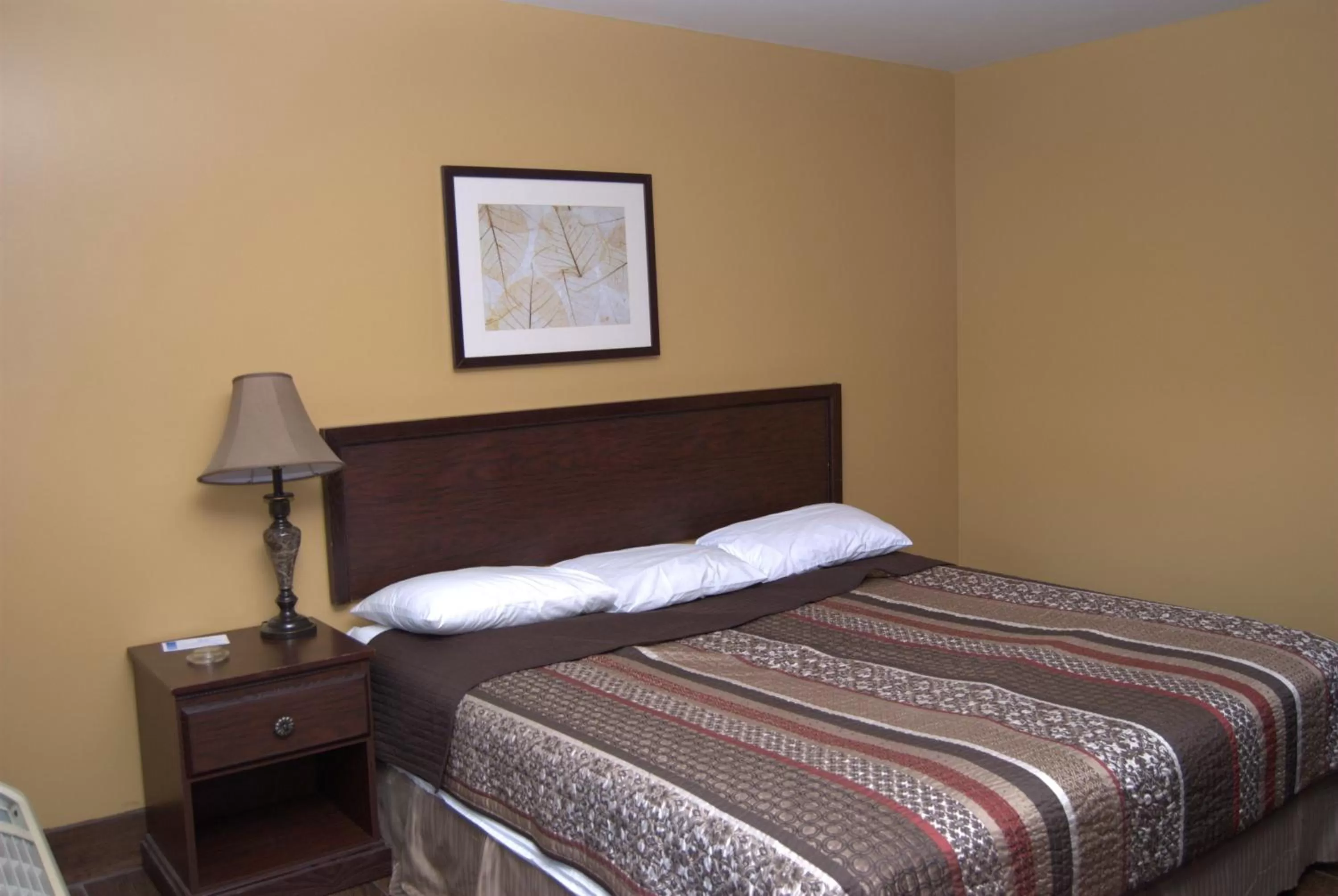 Bed, Room Photo in Commodore Resort