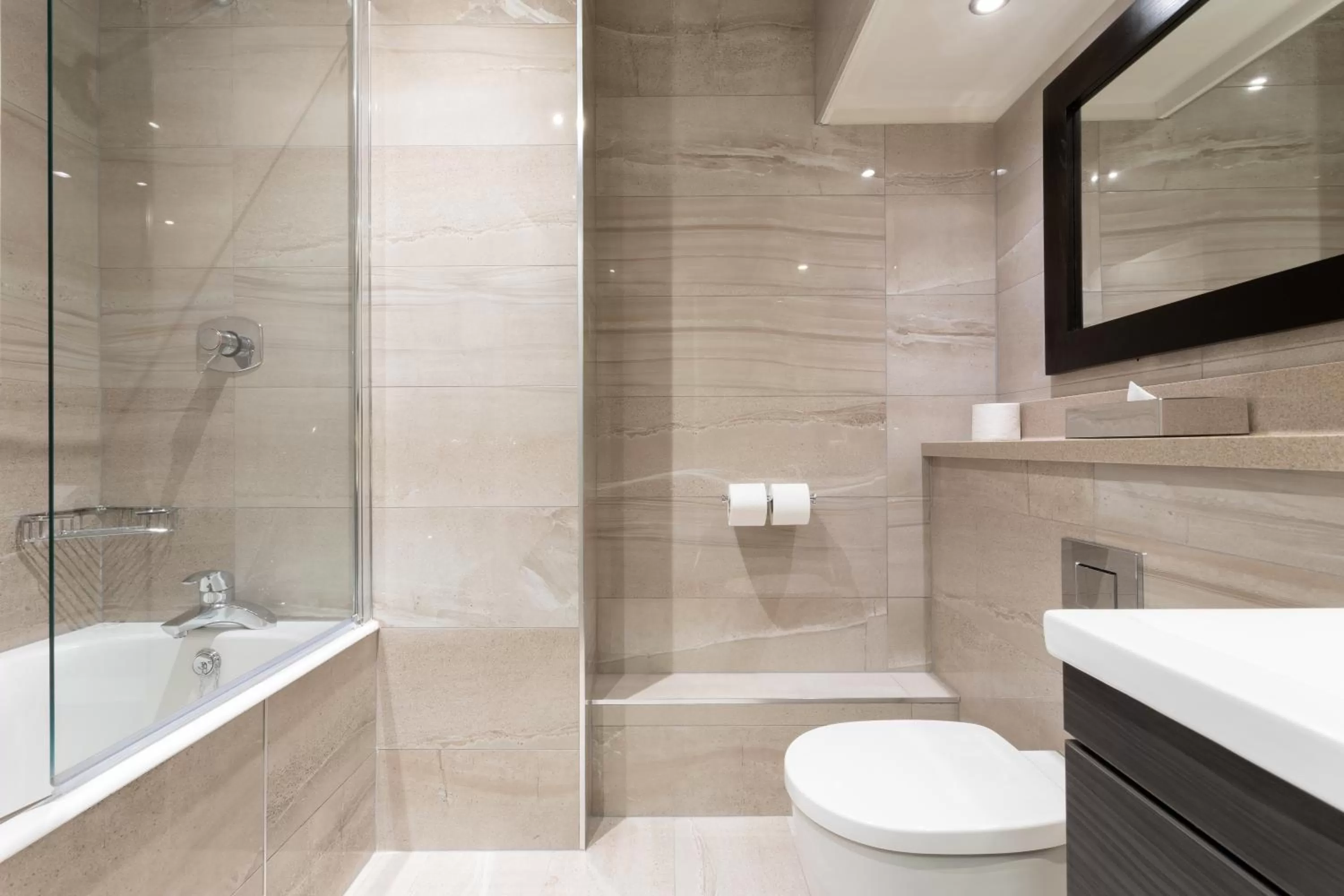 Shower in Flannery's Hotel