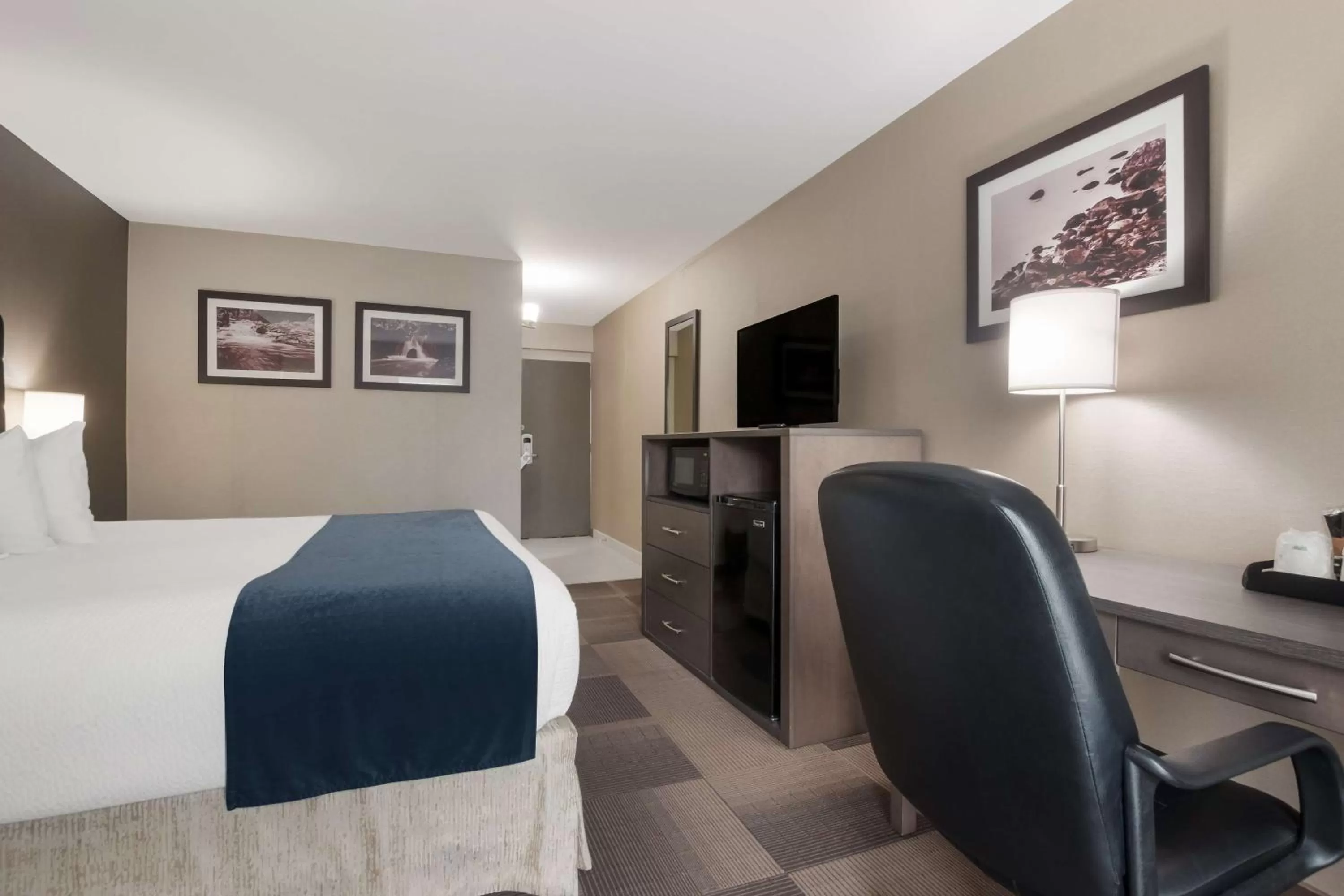 Bedroom, Bed in Best Western St Catharines Hotel & Conference Centre