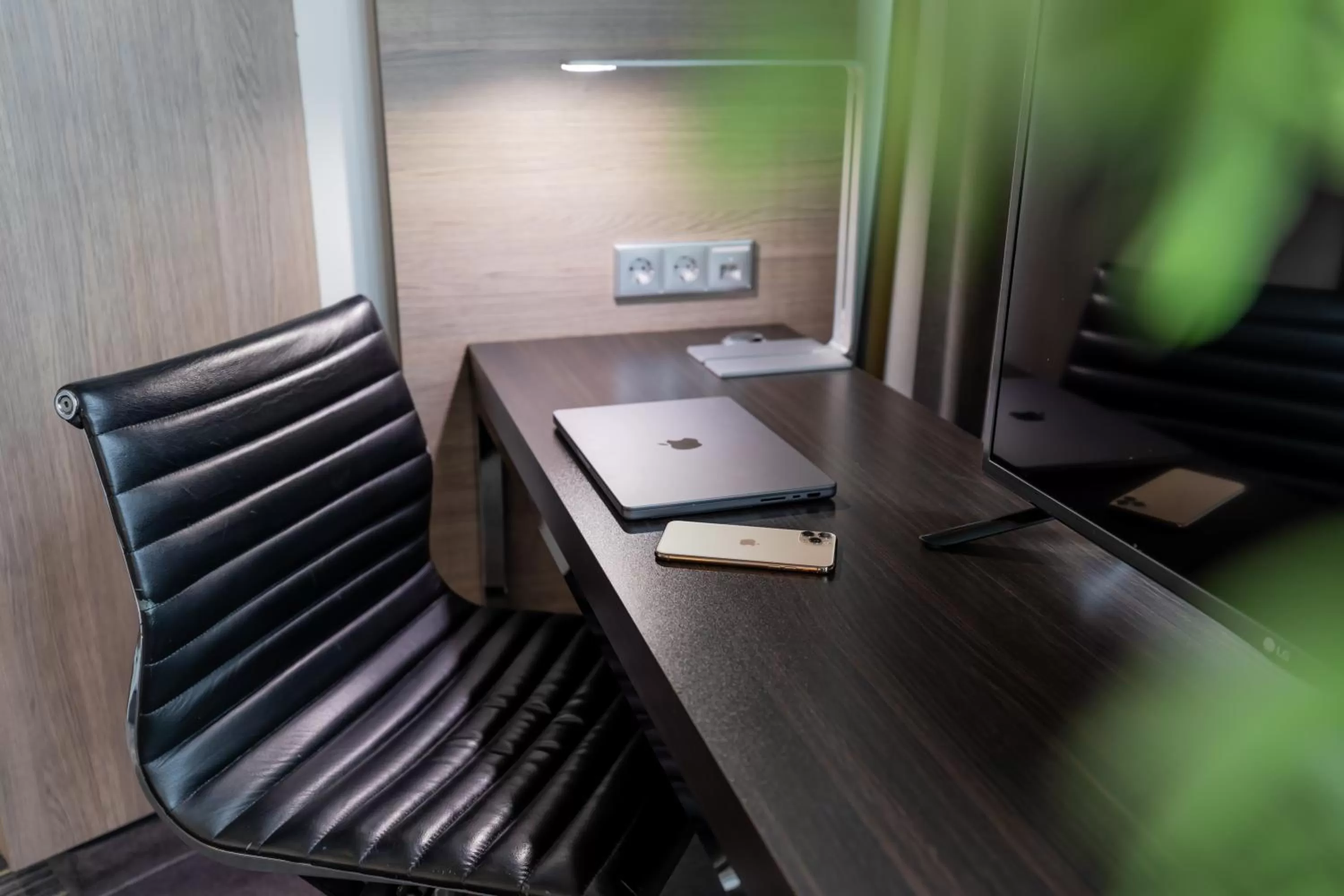 TV and multimedia in Select Hotel Berlin Spiegelturm